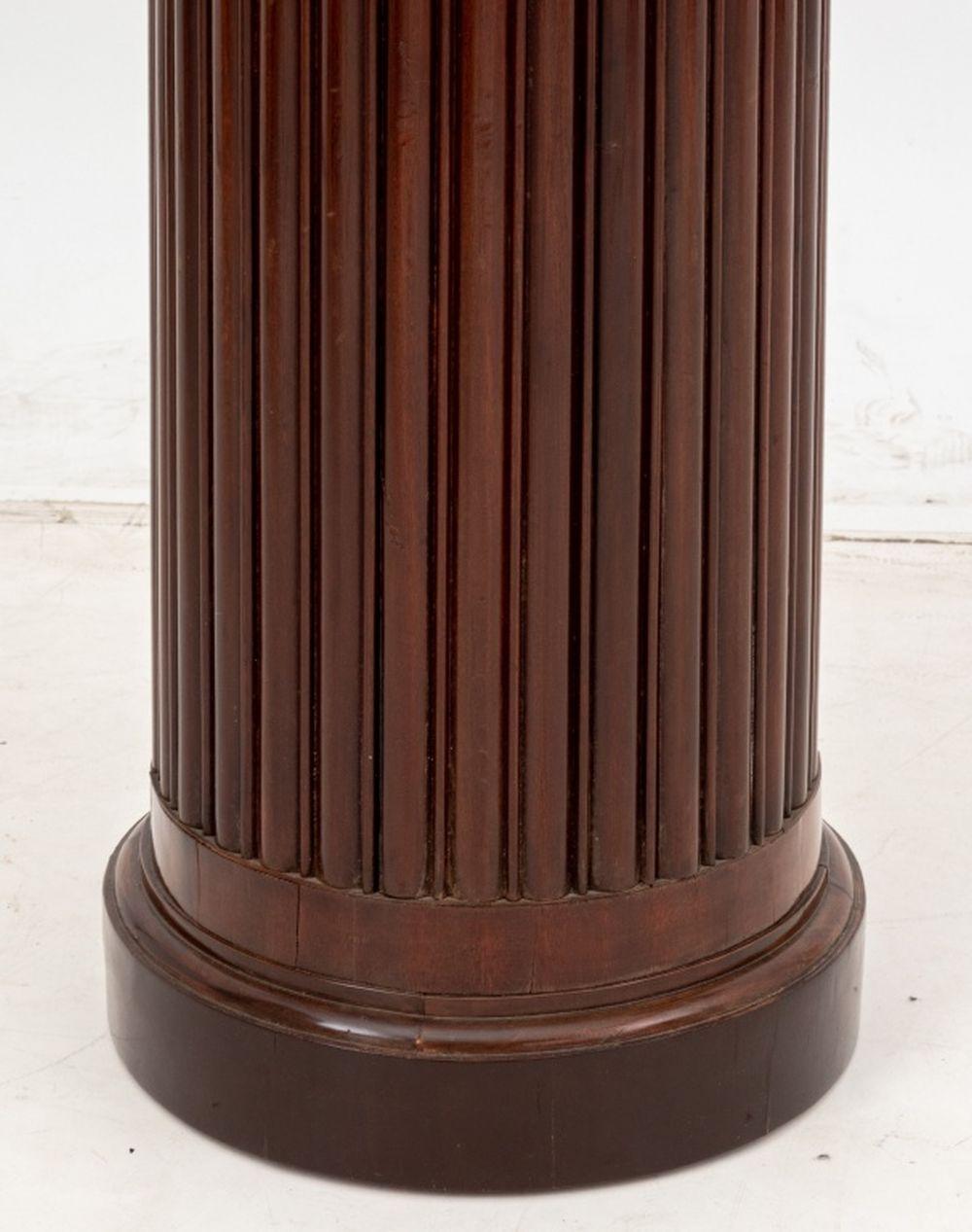 20th Century Federal Style Mahogany Circular Reeded Pedestal For Sale