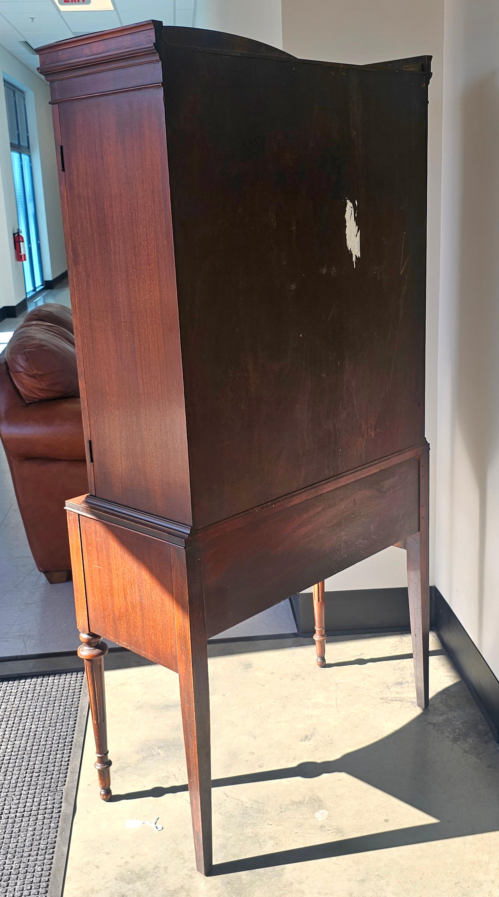 Vitrina librería de estilo federal de caoba con doble puerta acristalada en venta 5