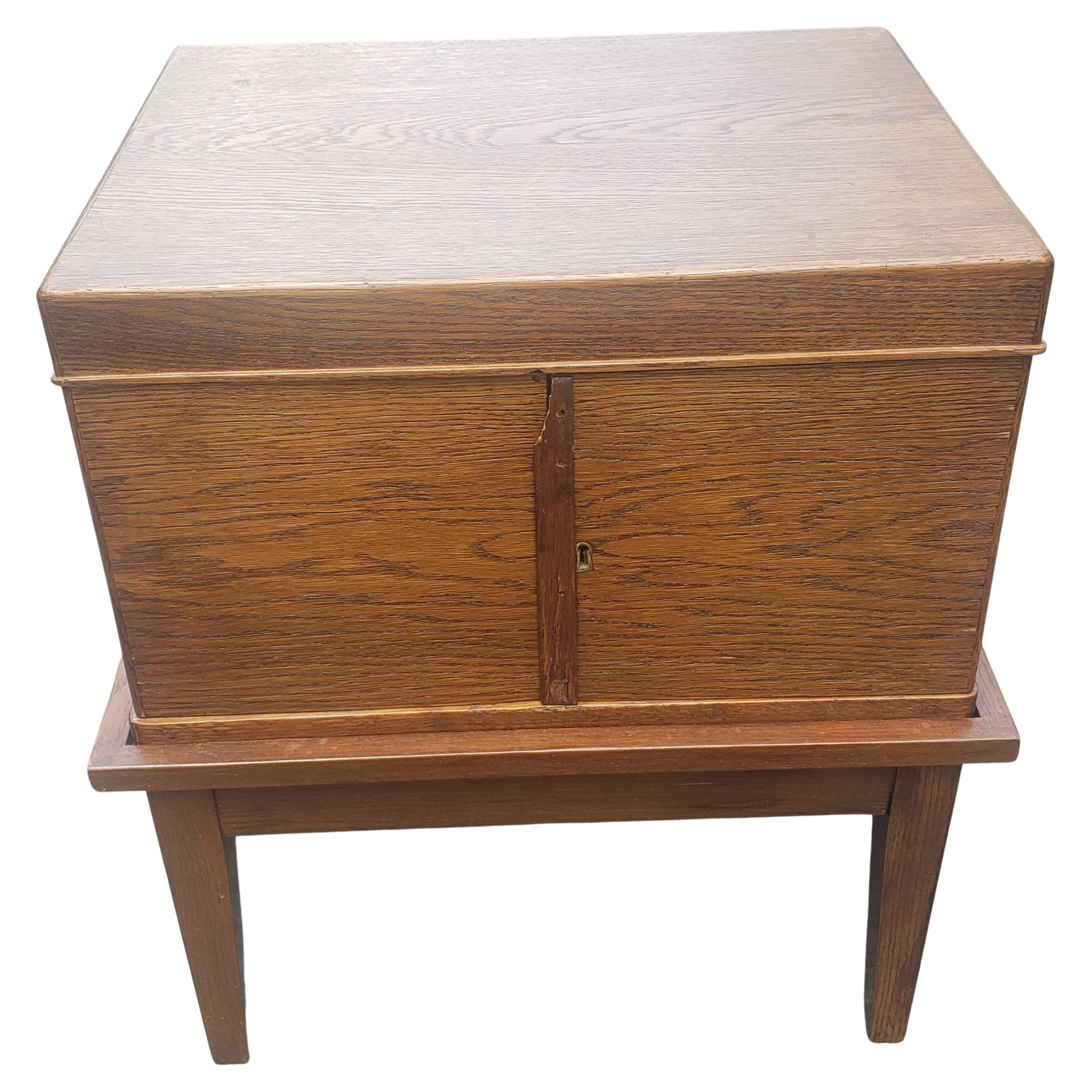 Federal Style Oak Silver Chest on Stand, circa 1920s In Good Condition For Sale In Germantown, MD