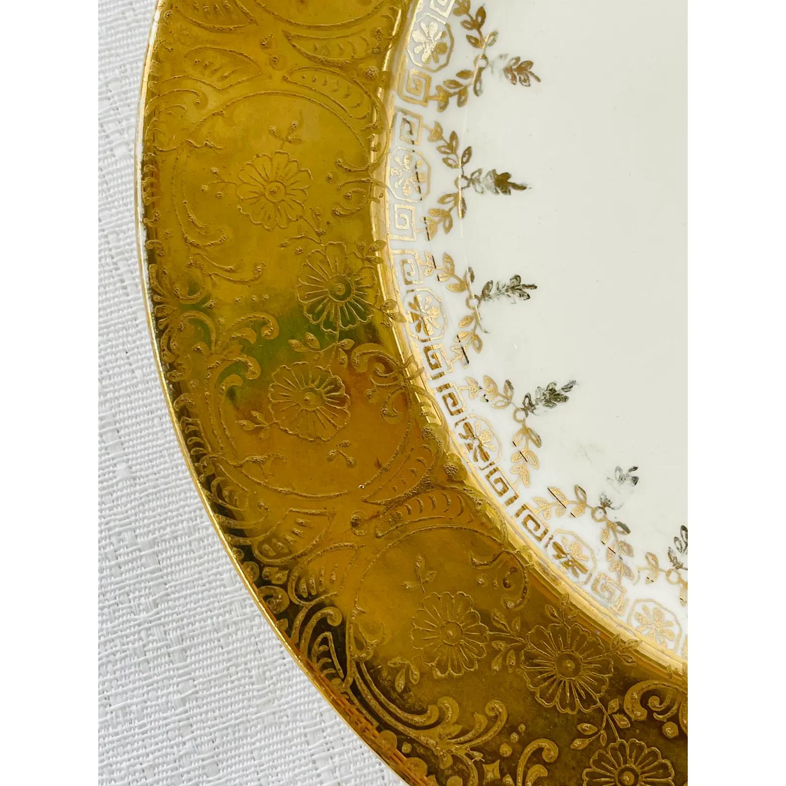 Late 20th Century Federal Style Sabin Crest -O- Gold Warranted 22K Gold Dinner Plate, Set of 6 For Sale