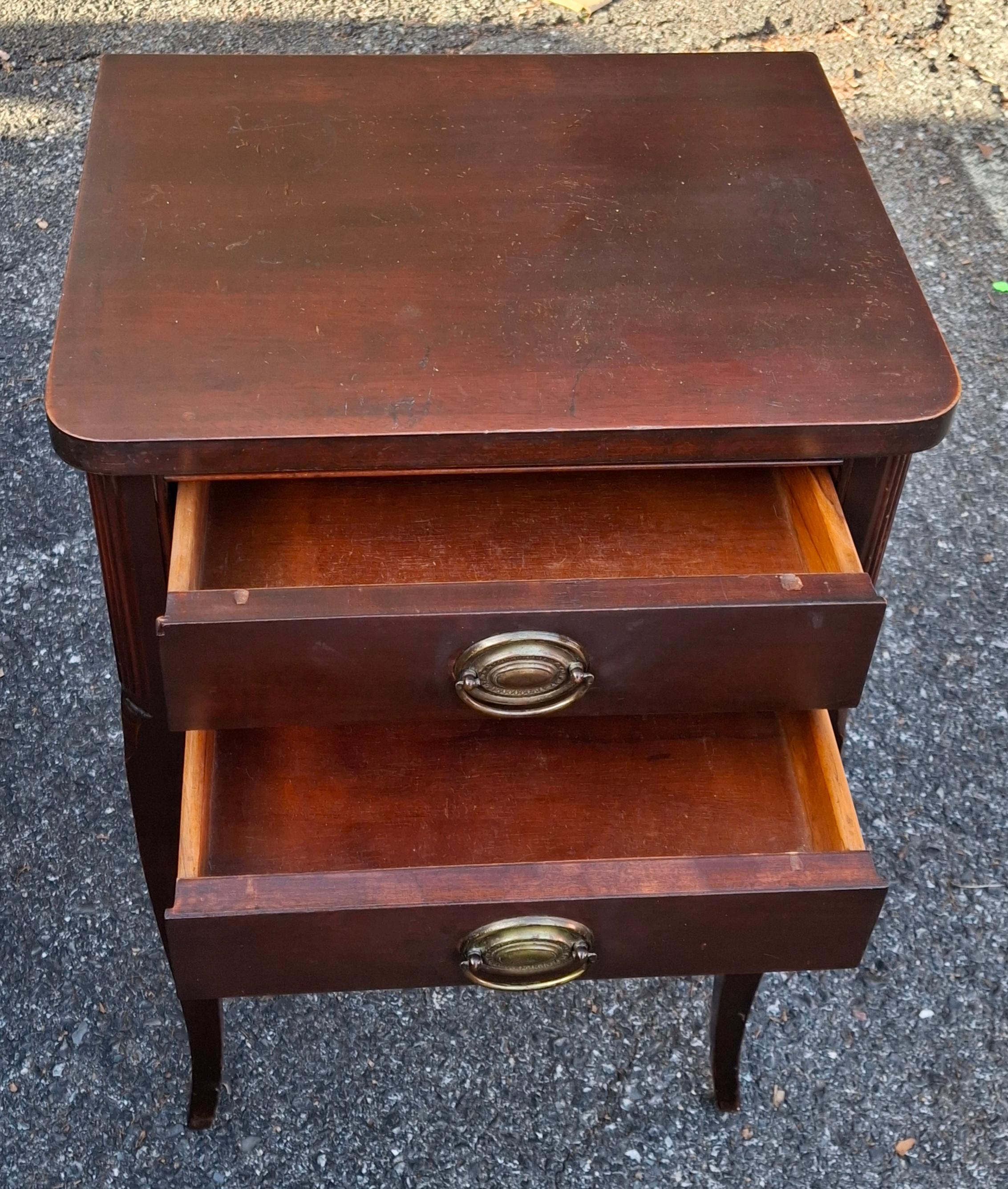 Federale Federal Style Stained Mahogany Two-Drawer Side Table Nightstand, Circa 1940s in vendita