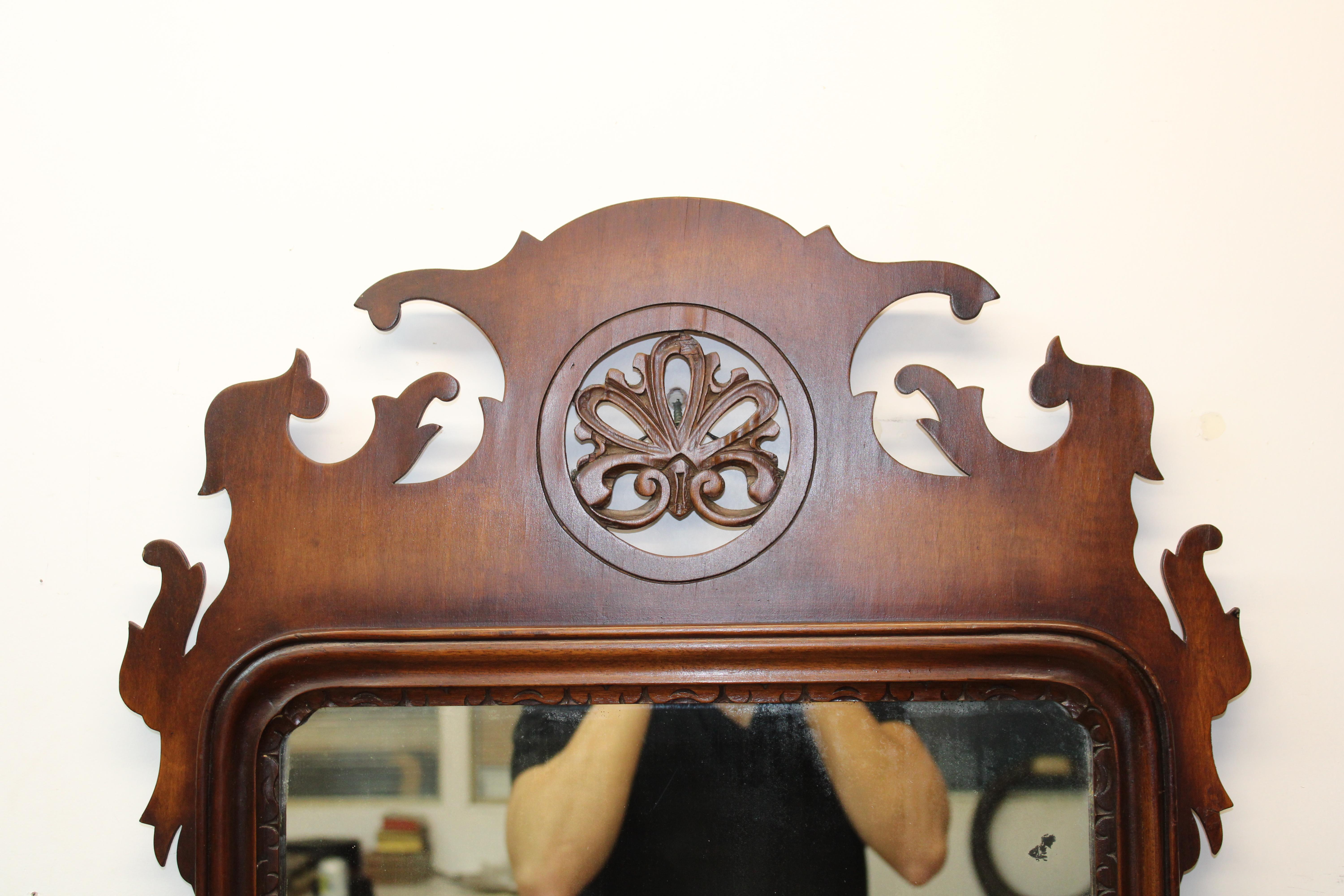 Federal Style Walnut Mirror In Good Condition For Sale In San Francisco, CA