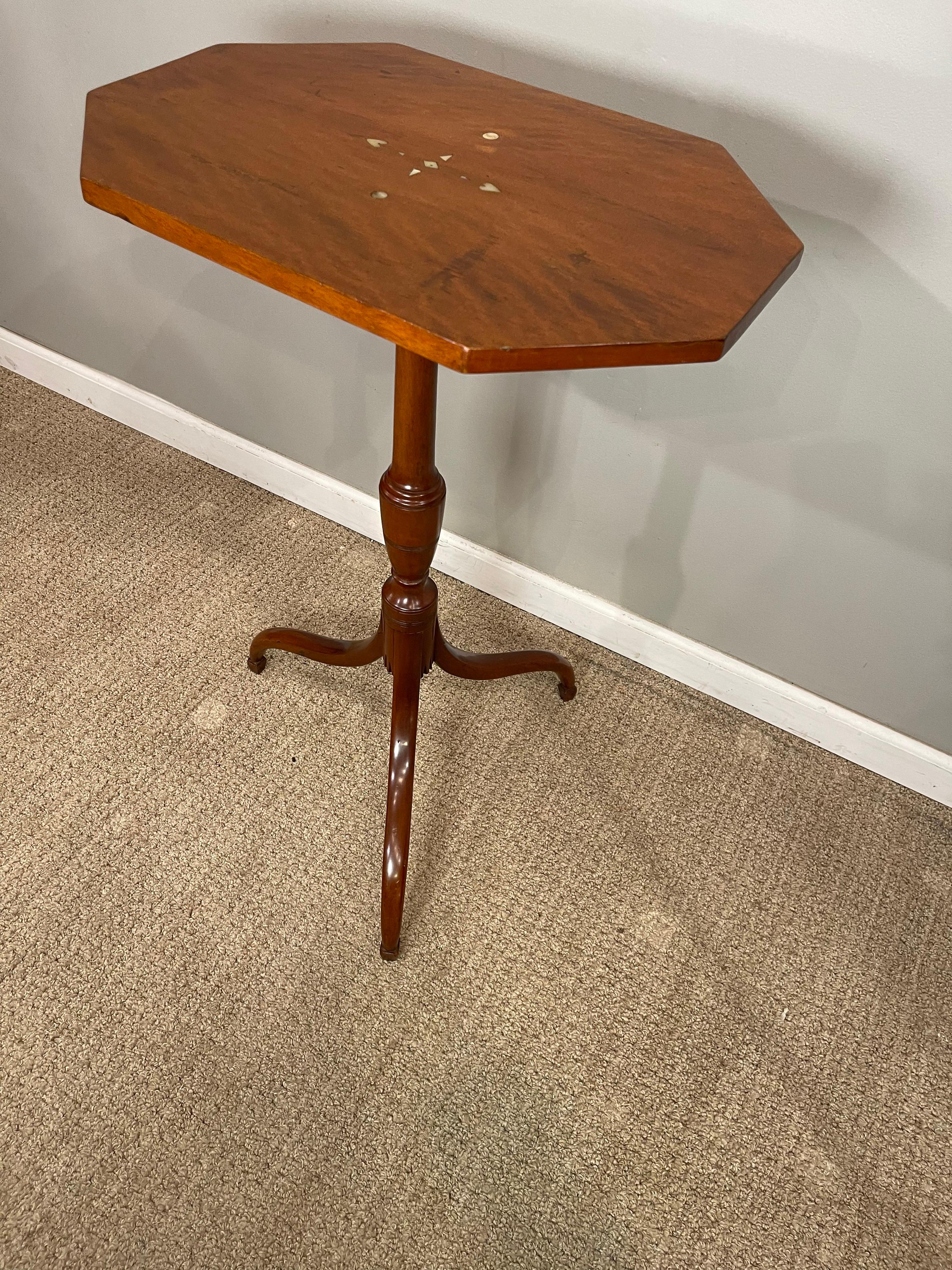 Federal Tiger Maple Tripod Table, American, Early 19th Century For Sale 3