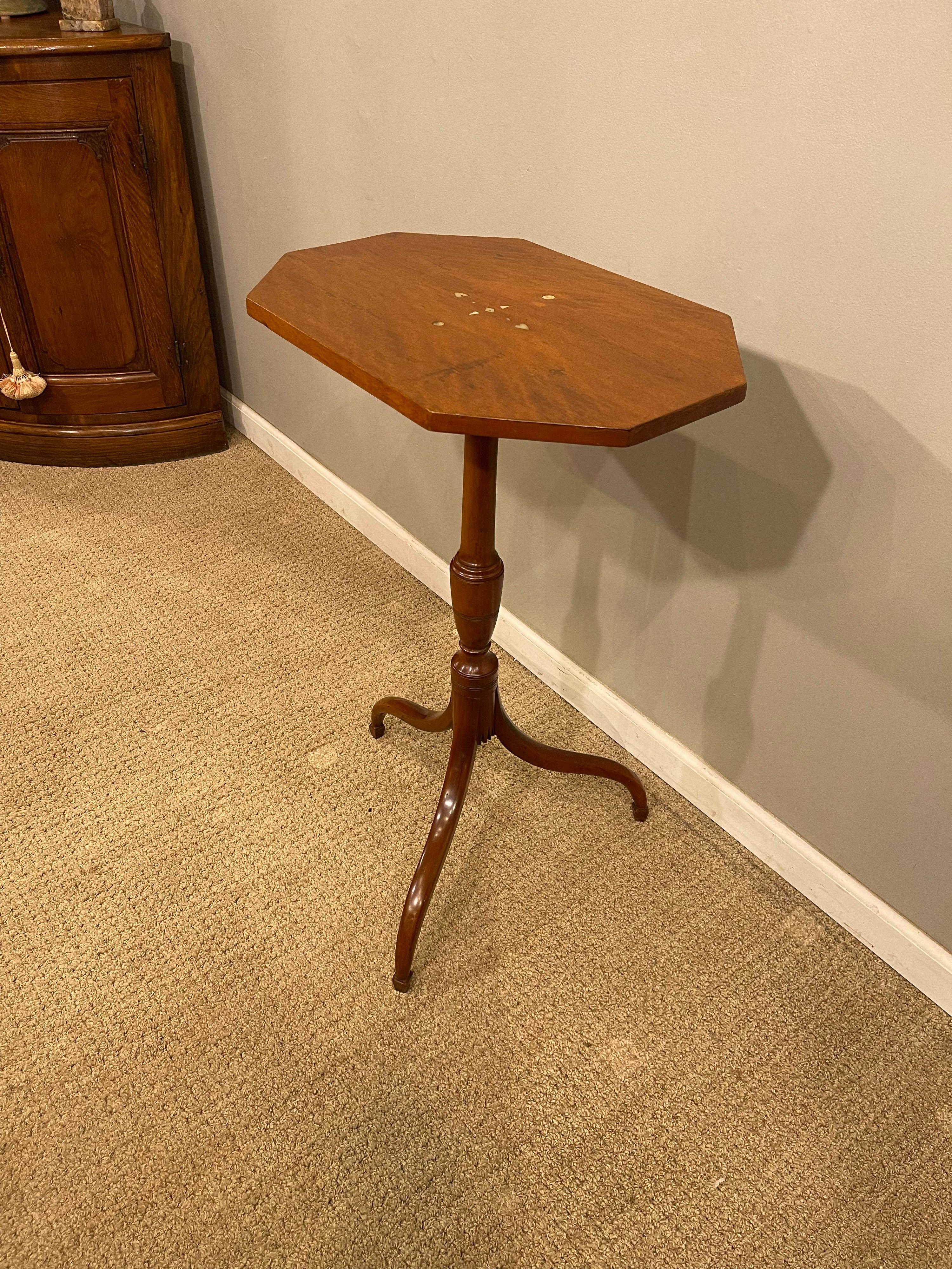 Federal Tiger Maple Tripod Table, American, Early 19th Century For Sale 4