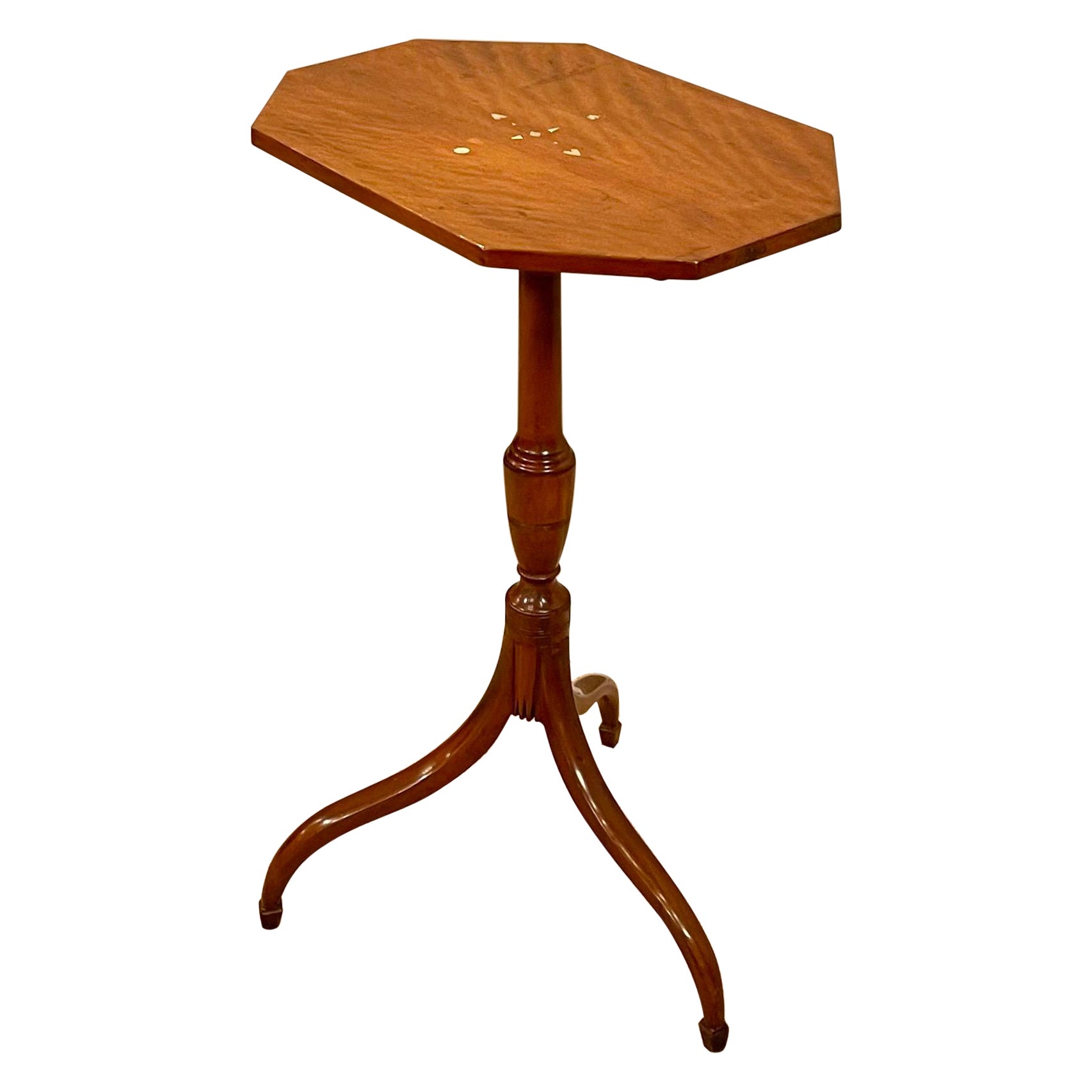 Table tripode en érable tigré fédéral, américain, début du 19e siècle
