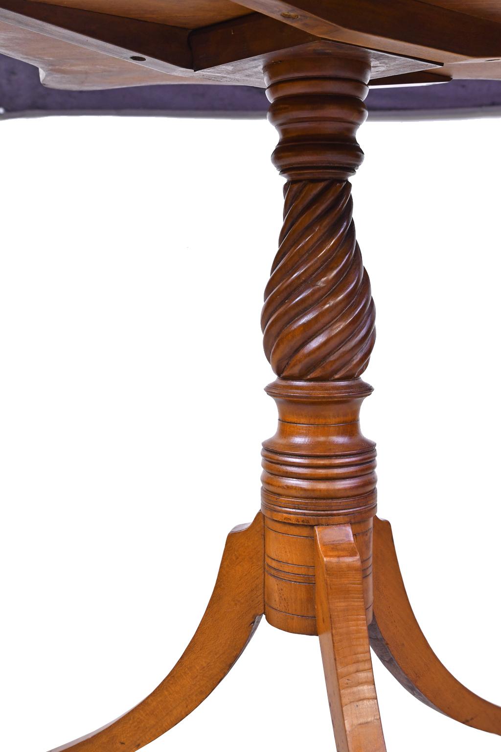 Federal Tilt-Top Tripod Kerzenständer/Tisch in Kirschholz, New England, um 1810 im Angebot 3