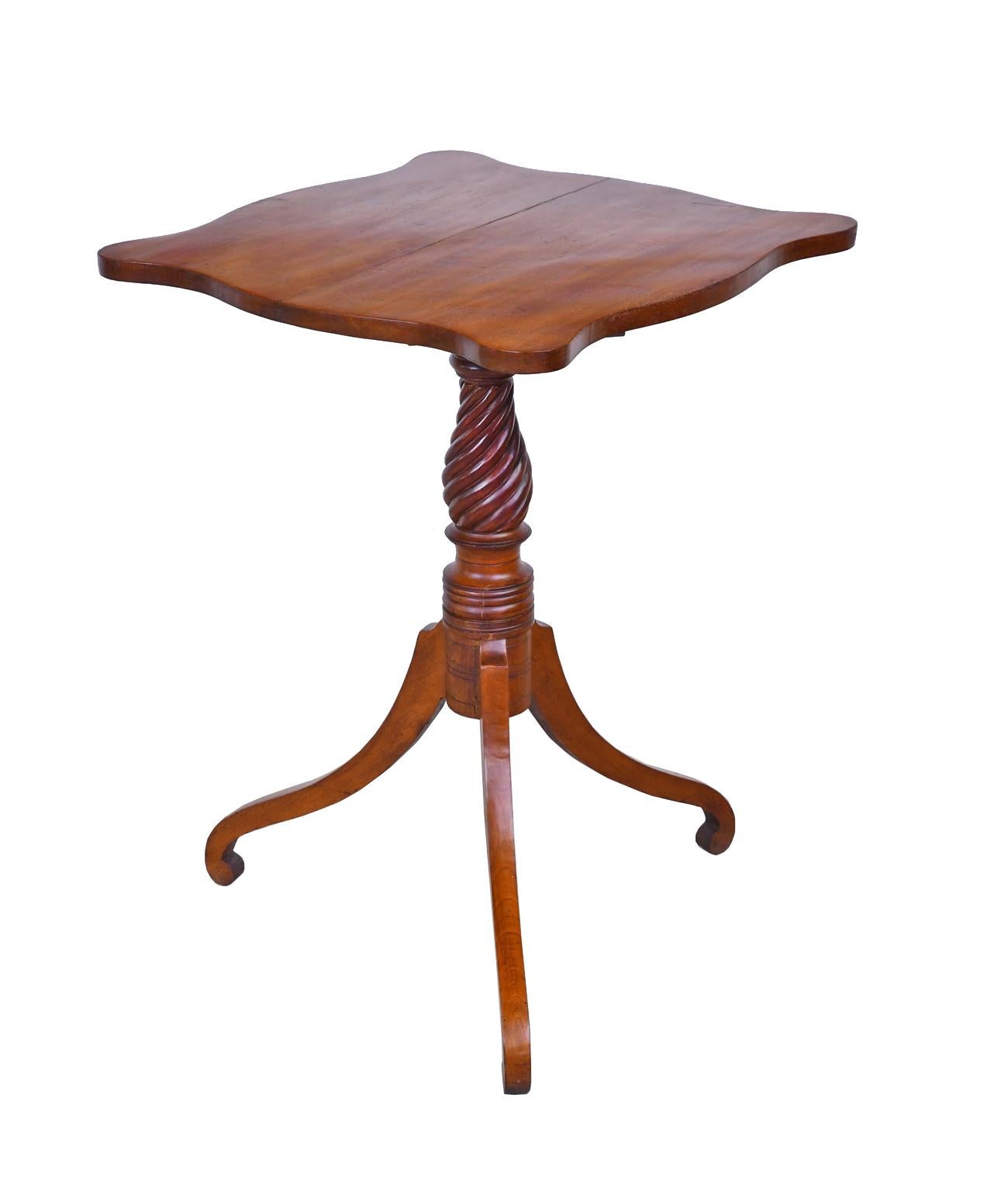 American Federal Tilt-Top Tripod Candlestand/Table in Cherrywood, New England, circa 1810 For Sale