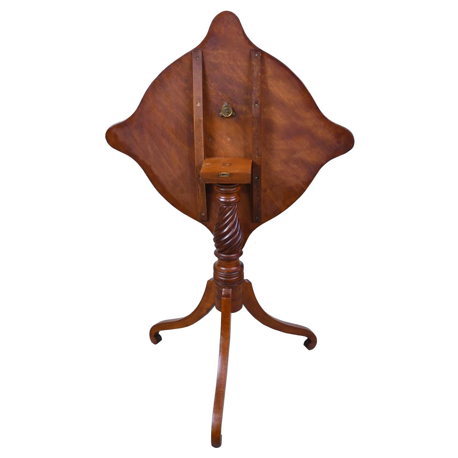 Federal Tilt-Top Tripod Candlestand/Table in Cherrywood, New England, circa 1810 For Sale 1