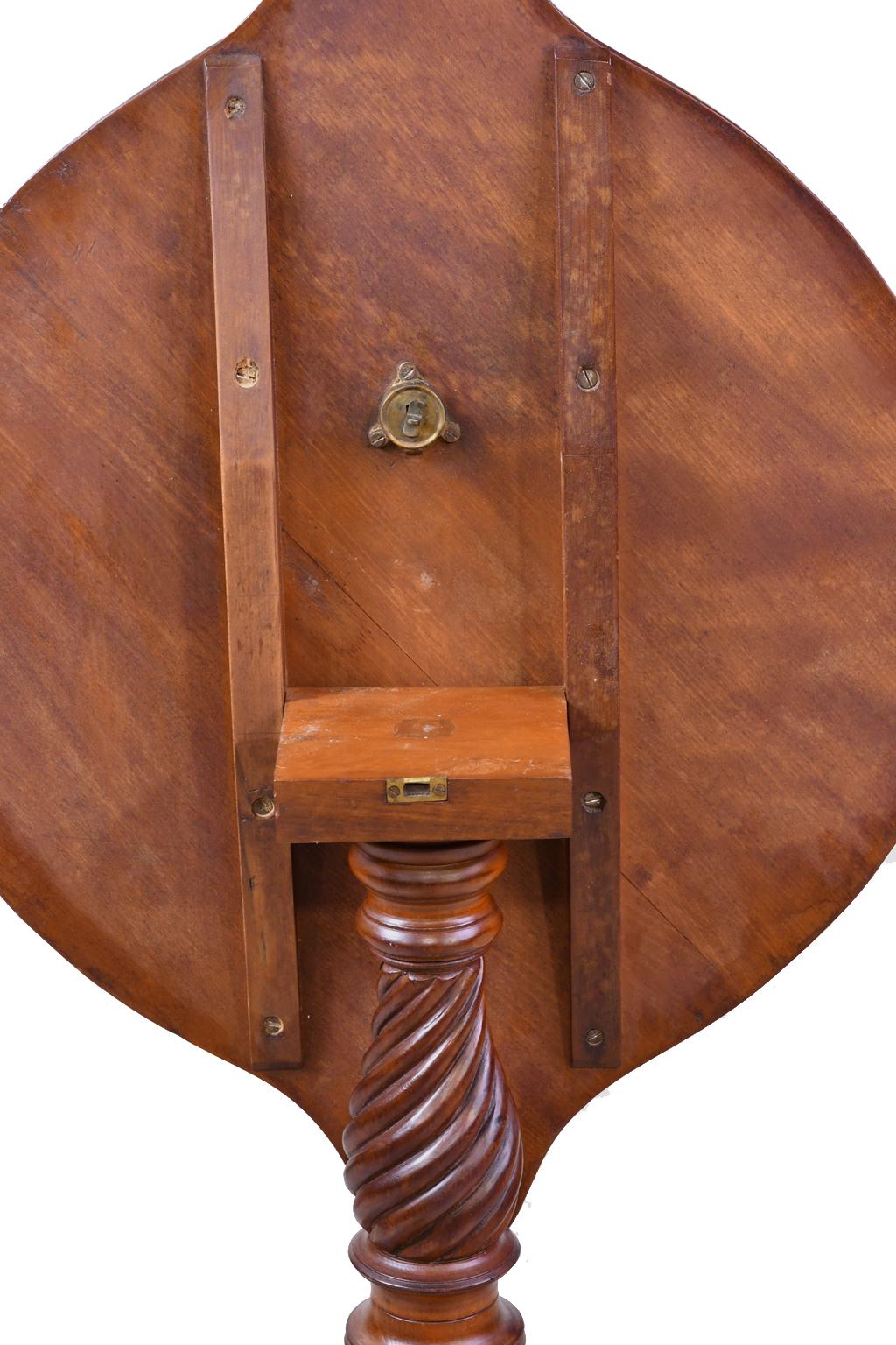 Federal Tilt-Top Tripod Candlestand/Table in Cherrywood, New England, circa 1810 For Sale 2