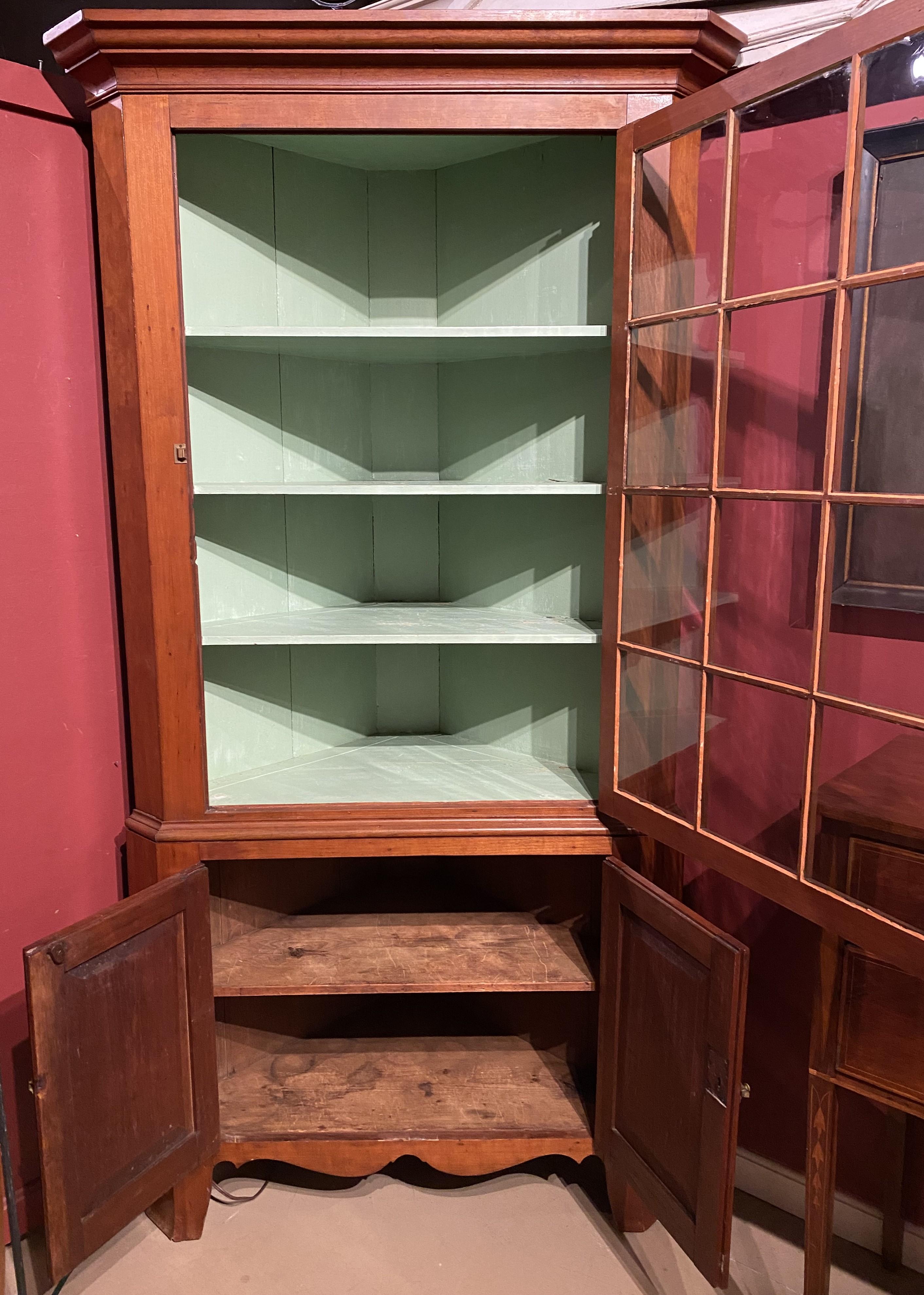 Federal Two Part Cherry Corner Cupboard circa 1820 In Good Condition For Sale In Milford, NH