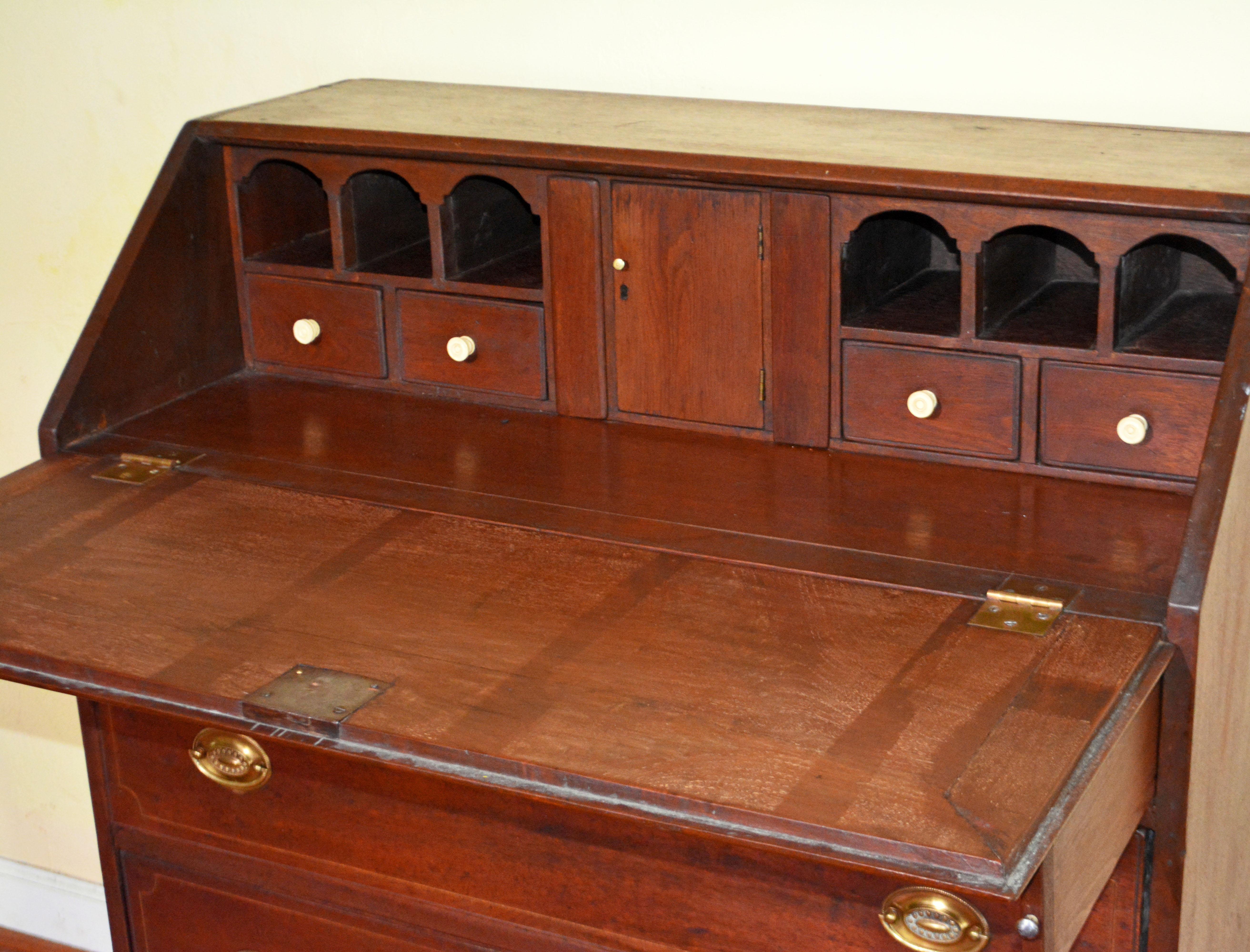 Southern Federal Walnut Slant Front Desk, Piedmont Region Virginia 1800-1820 9