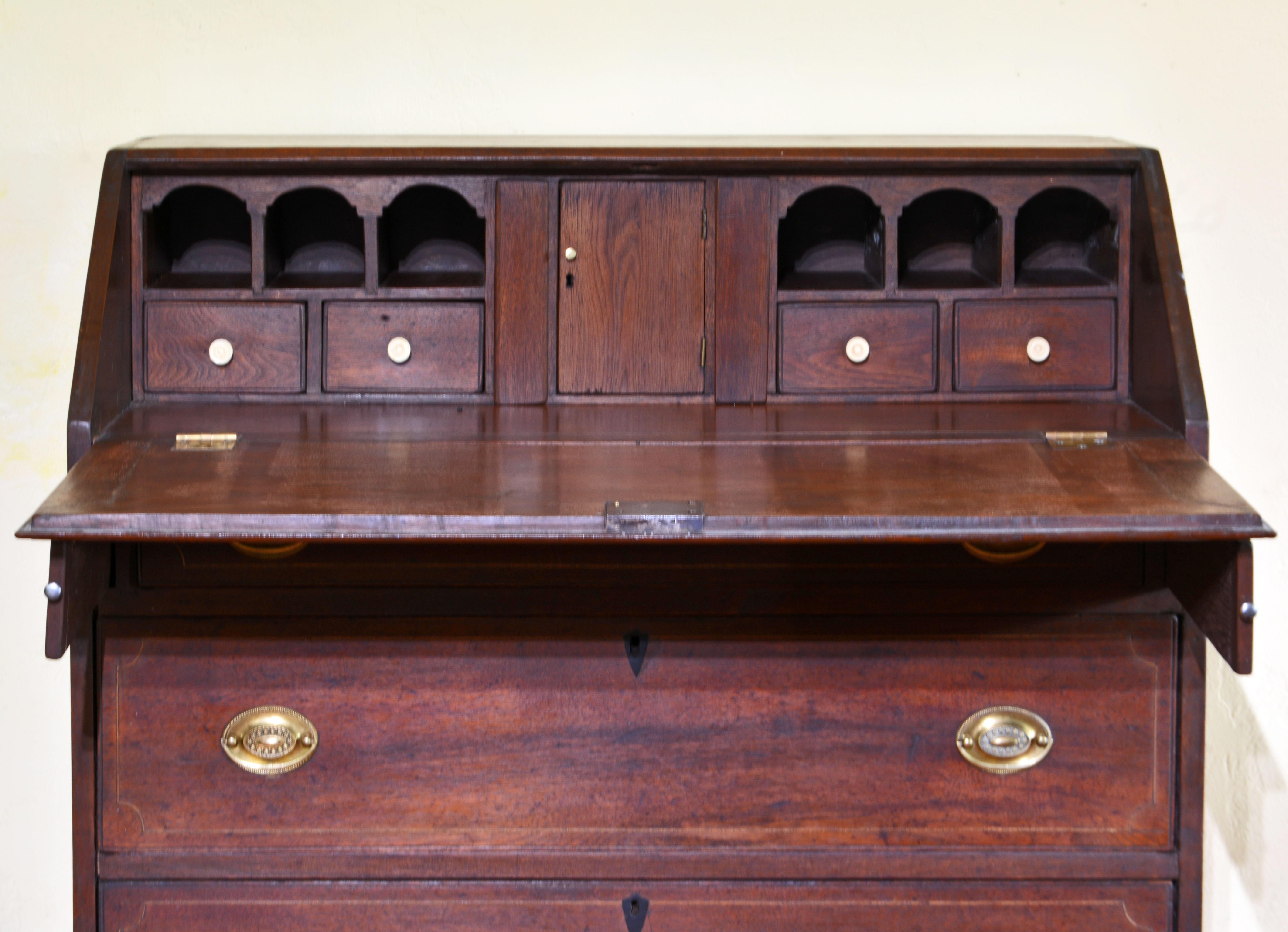 19th Century Southern Federal Walnut Slant Front Desk, Piedmont Region Virginia 1800-1820