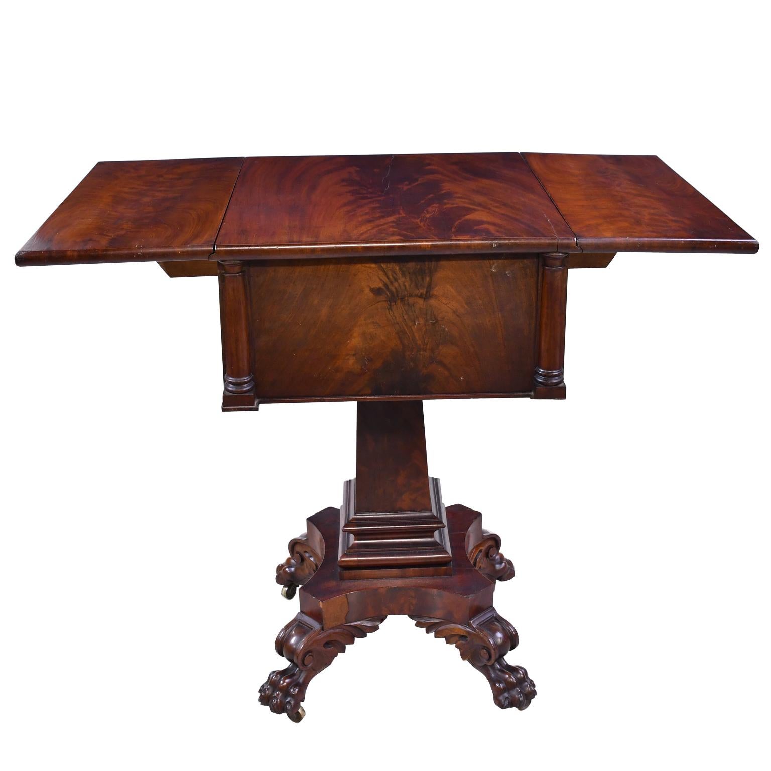 Antique Federal Mahogany Work Table/ Nightstand Attributed to Isaac Vose, Boston For Sale 1