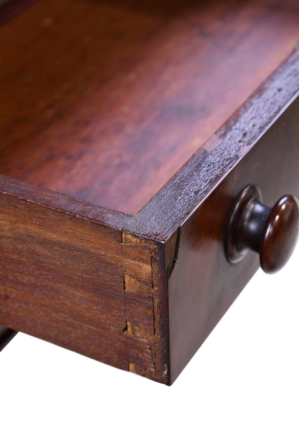 Antiker Federal-Mahagoni-Arbeitstisch/Nachttisch aus Mahagoni, Isaac Vose zugeschrieben, Boston im Angebot 7