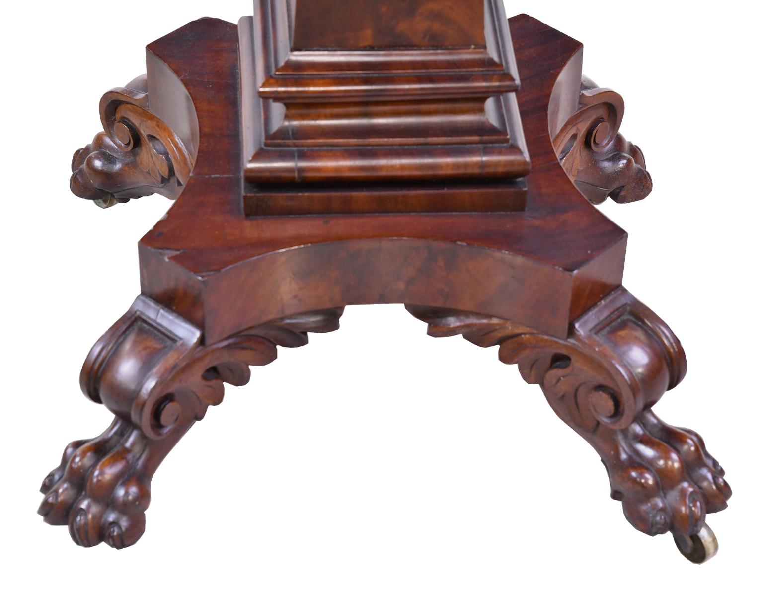 Américain Table de travail/table de nuit fédérale ancienne en acajou attribuée à Isaac Vose, Boston en vente