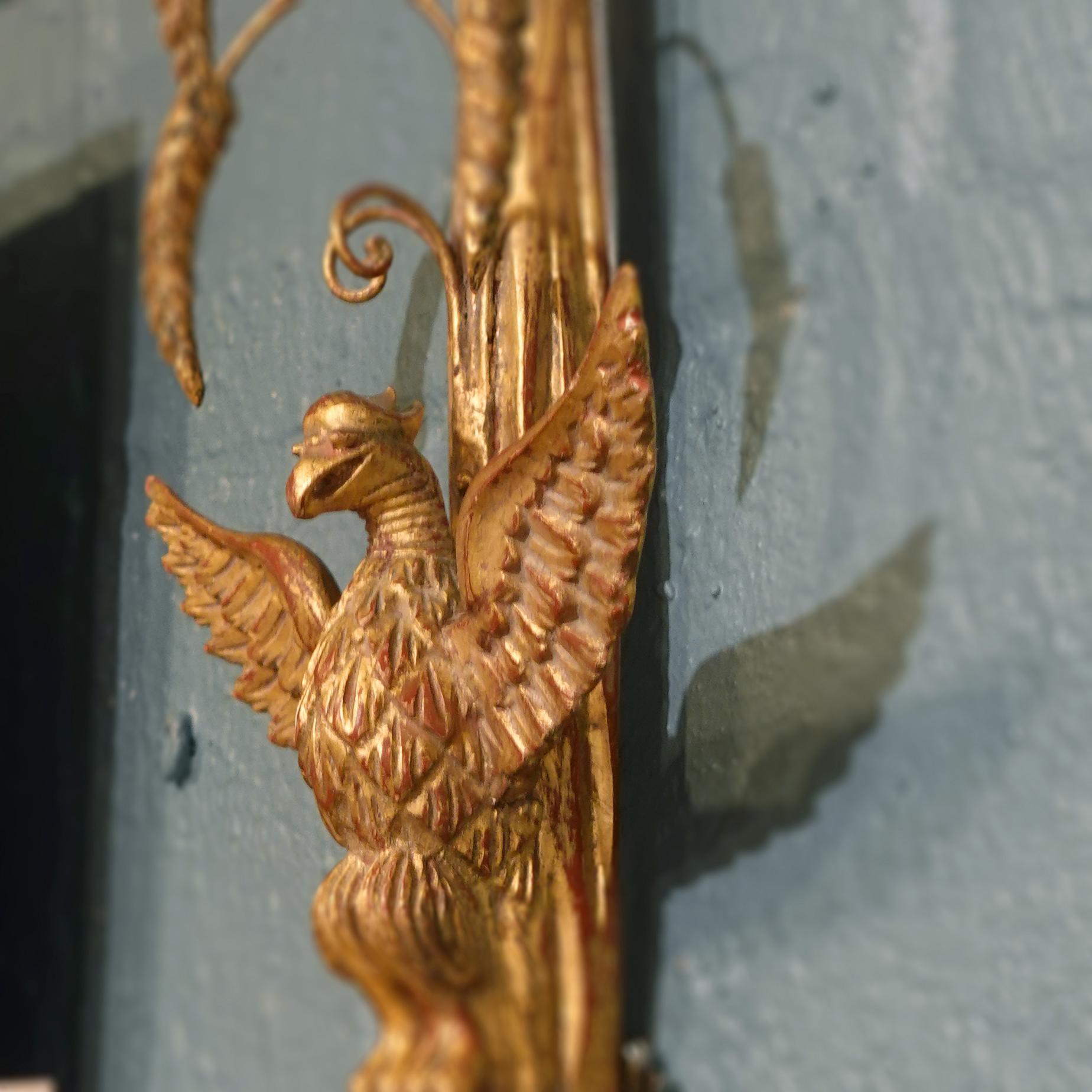 Américain Paire d'appliques murales en bois et fer doré à motif d'aigle fédéraliste en vente