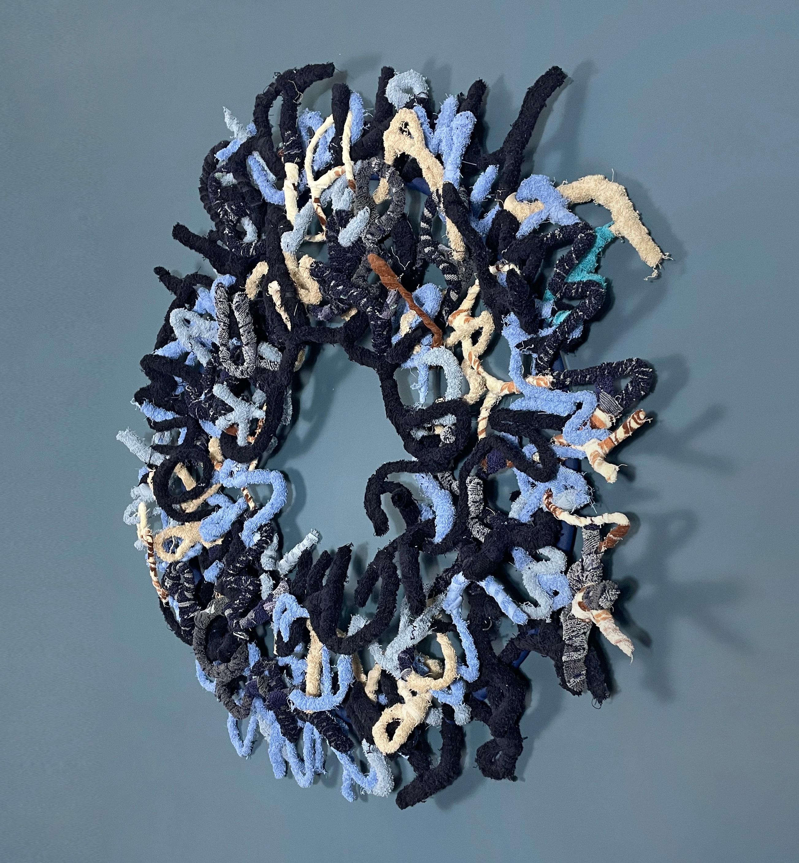 Upcycelte Wandskulptur: „Coral #5“ (Zeitgenössisch), Mixed Media Art, von  Federica Patera and Andrea Sbra Pereg