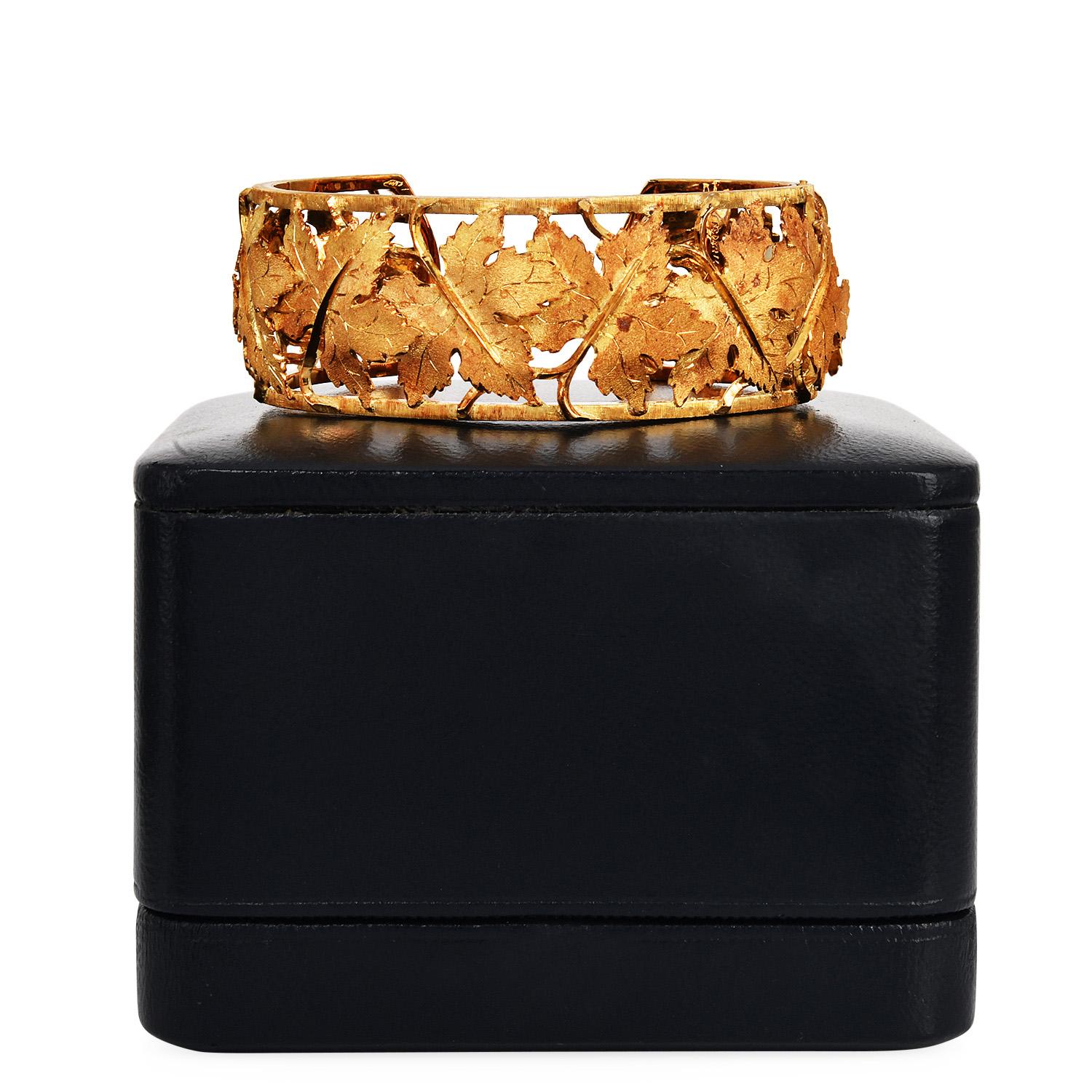 Rétro Federico Buccellati Bracciale vintage con foglia d'acero in oro 18 carati in vendita