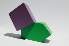 Geometrías espaciales en verde y morado