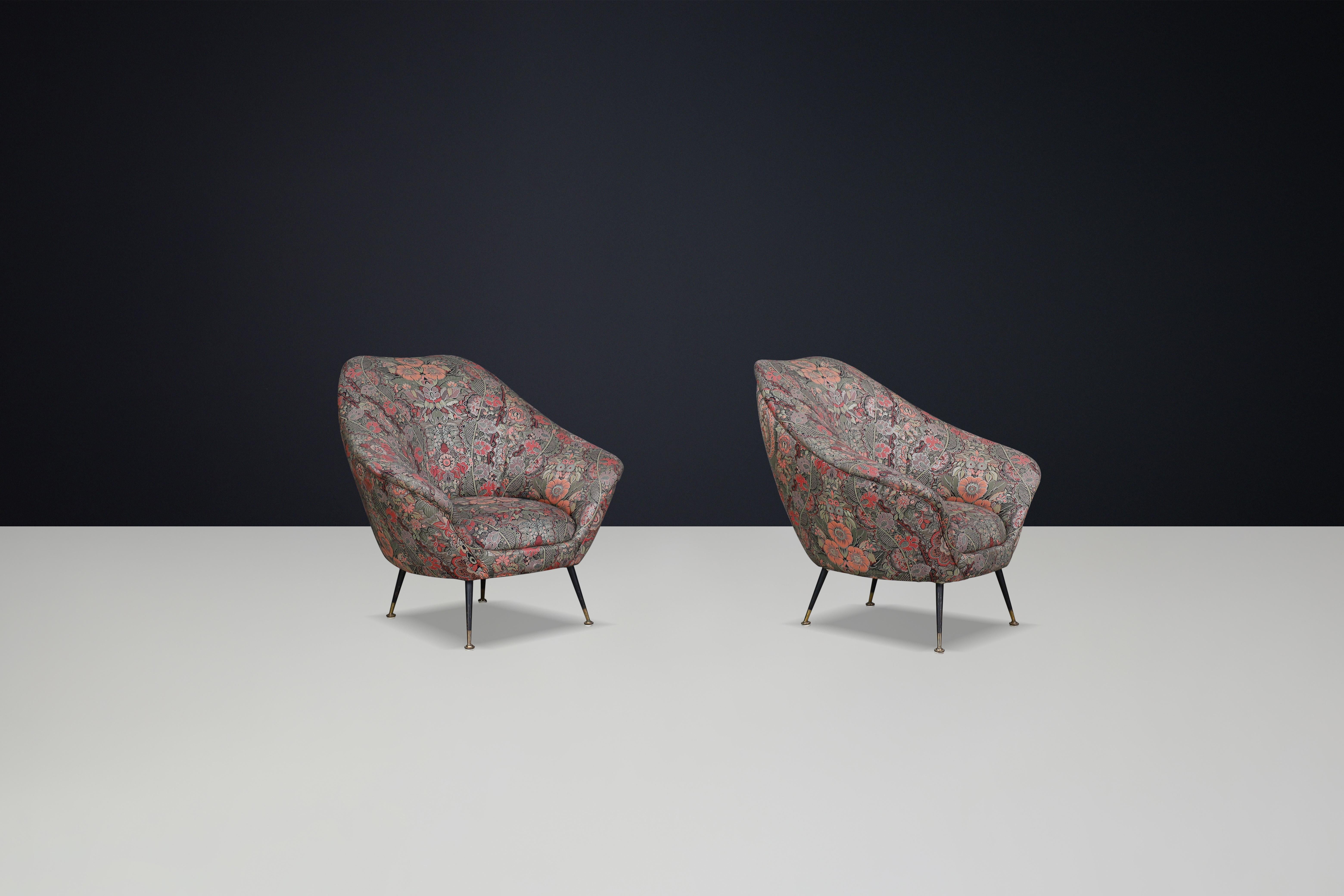 Italian Federico Munari Armchairs in Original Floral Upholstery with Brass Feet. For Sale