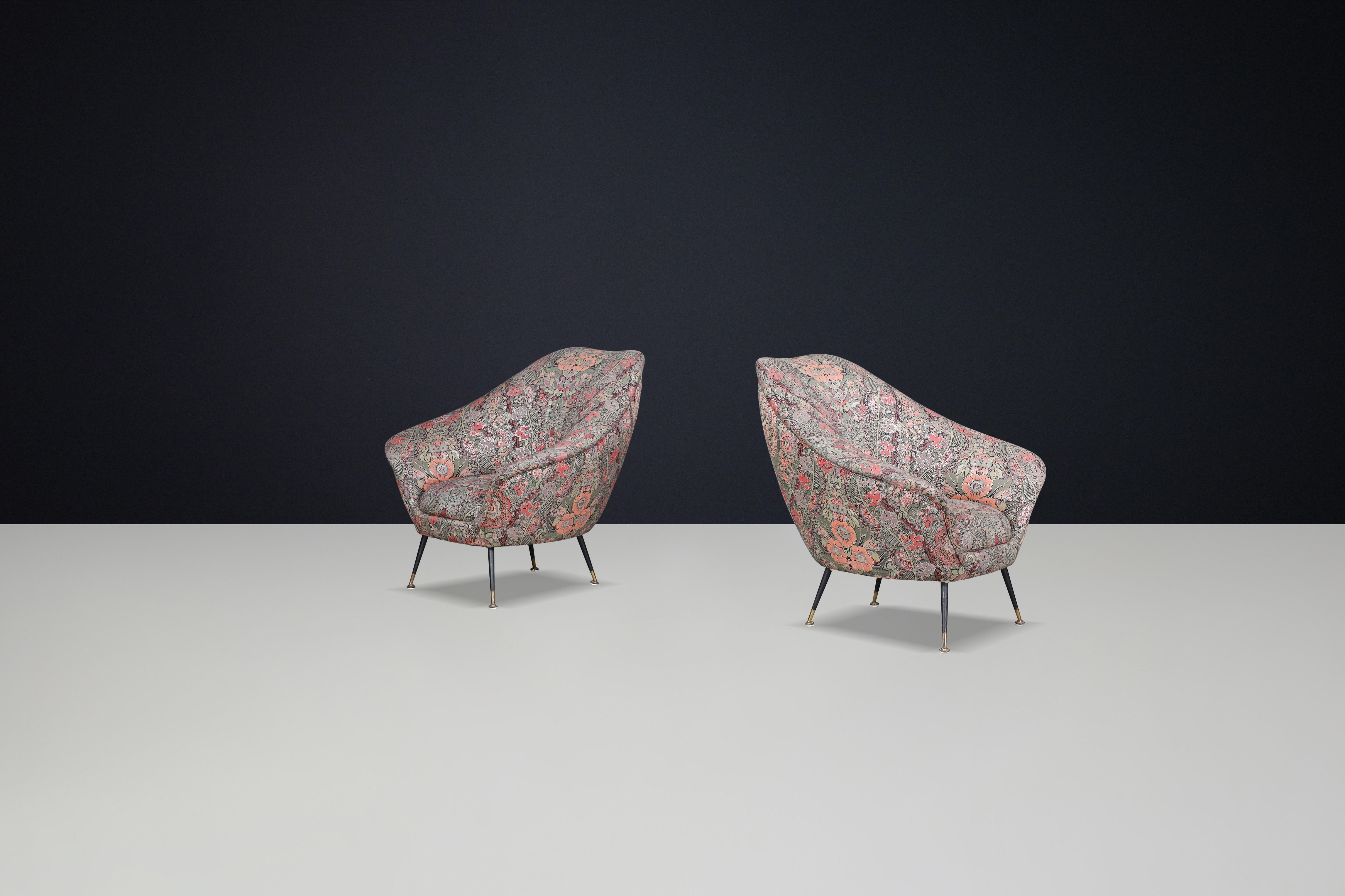 20th Century Federico Munari Armchairs in Original Floral Upholstery with Brass Feet. For Sale