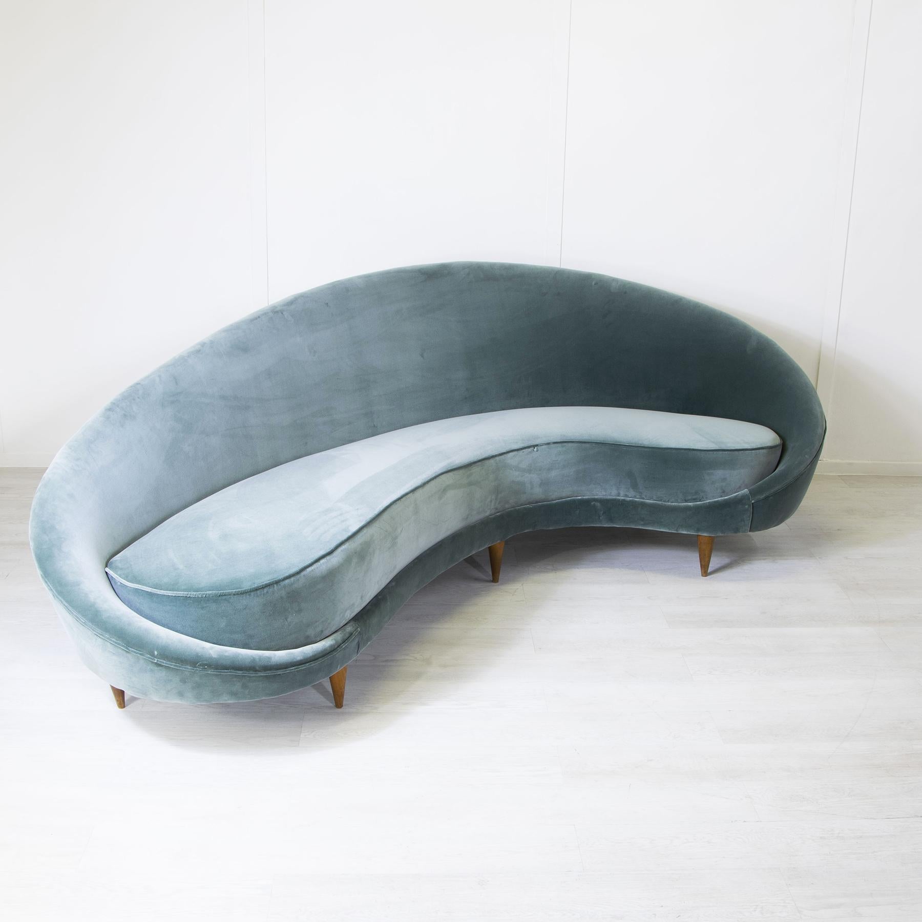 Italian Federico Munari curved sofa 1950