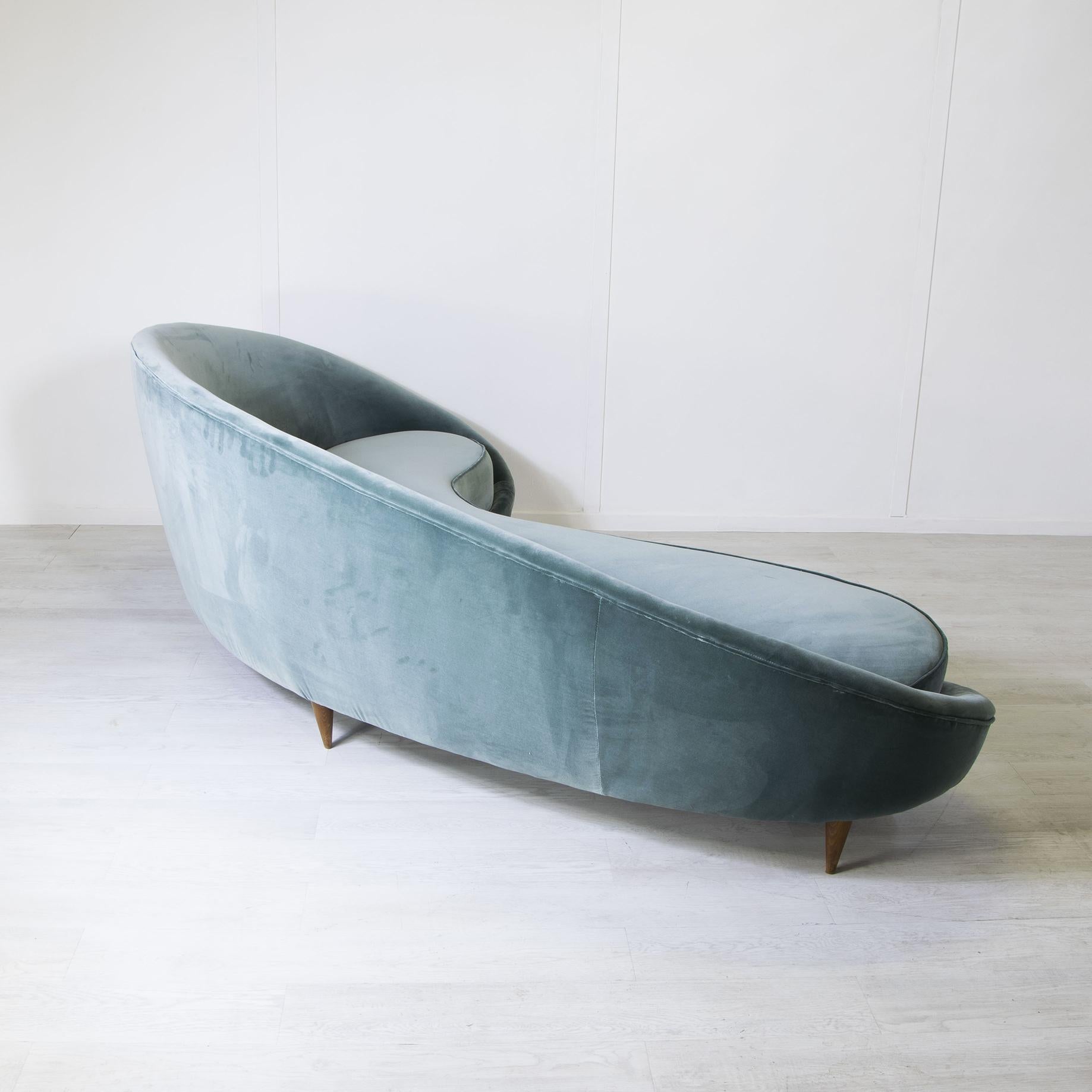 Velvet Federico Munari curved sofa 1950