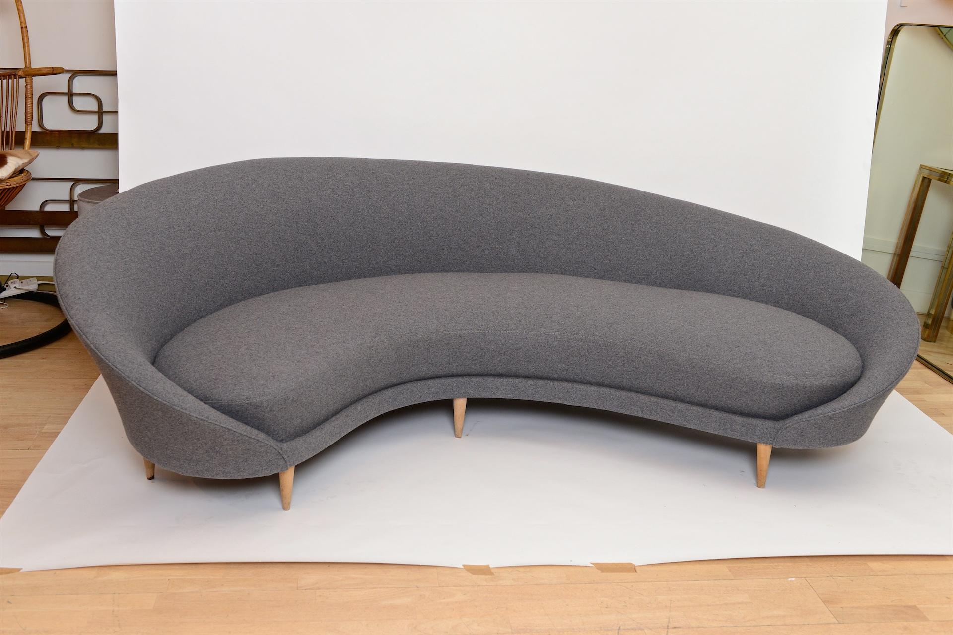 Elegantly curved Italian sofa, circa 1950. Attributed to Ico Parisi or Frederico Munari. 

Recent re upholstery in grey wool. 

Upholstery can be replaced. 

This is an original 1950s sofa not a reproduction!!

 