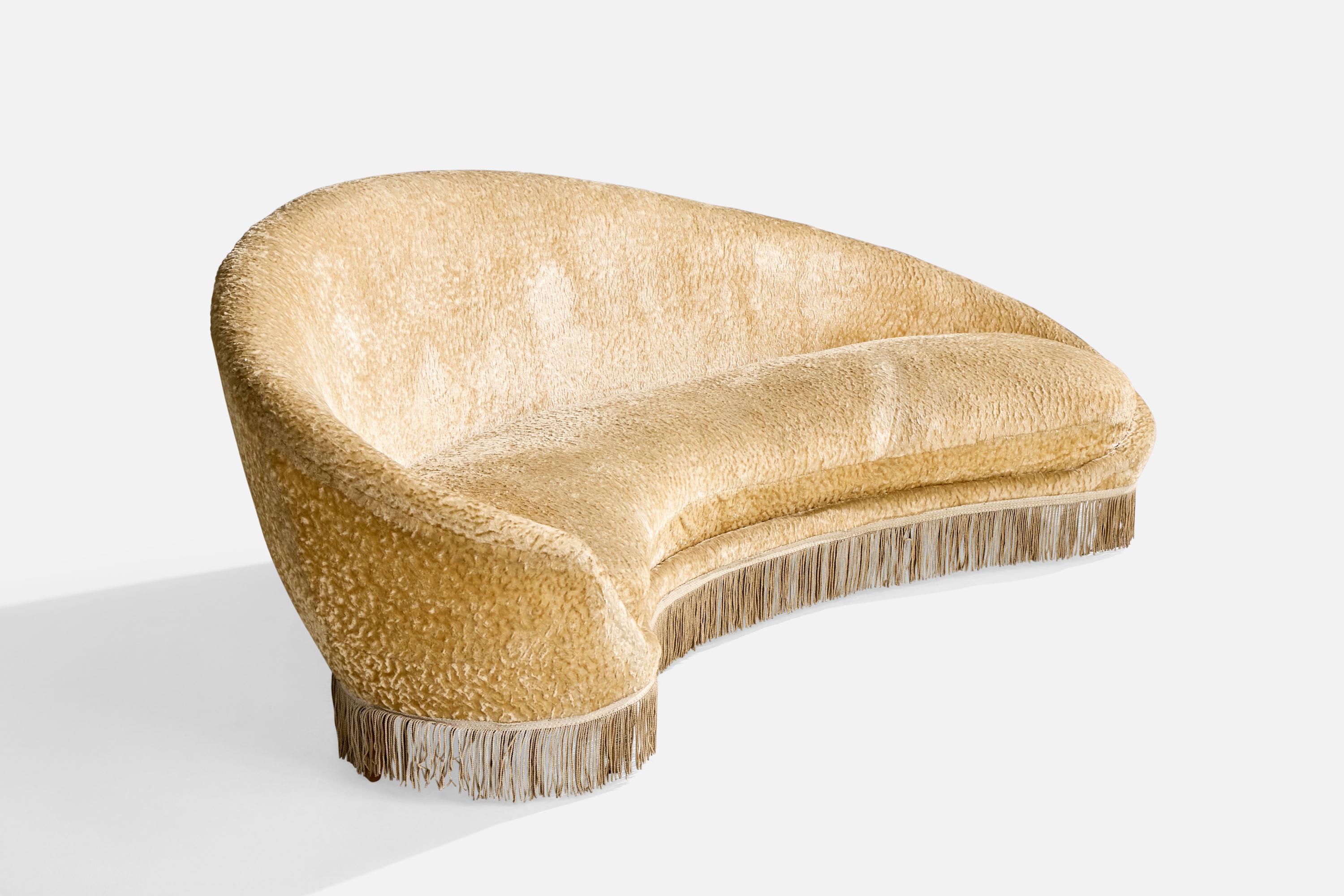 A curved yellow fabric and brass sofa designed by Federico Munari and produced by ISA Bergamo, Italy, 1950s. 

Wear consistent with age and use. 

In untouched original condition in need of full restoration.

Overall Dimensions (inches): 35.0