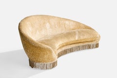 Federico Munari, Geschwungenes Sofa, Stoff, Messing, Italien, 1950er Jahre