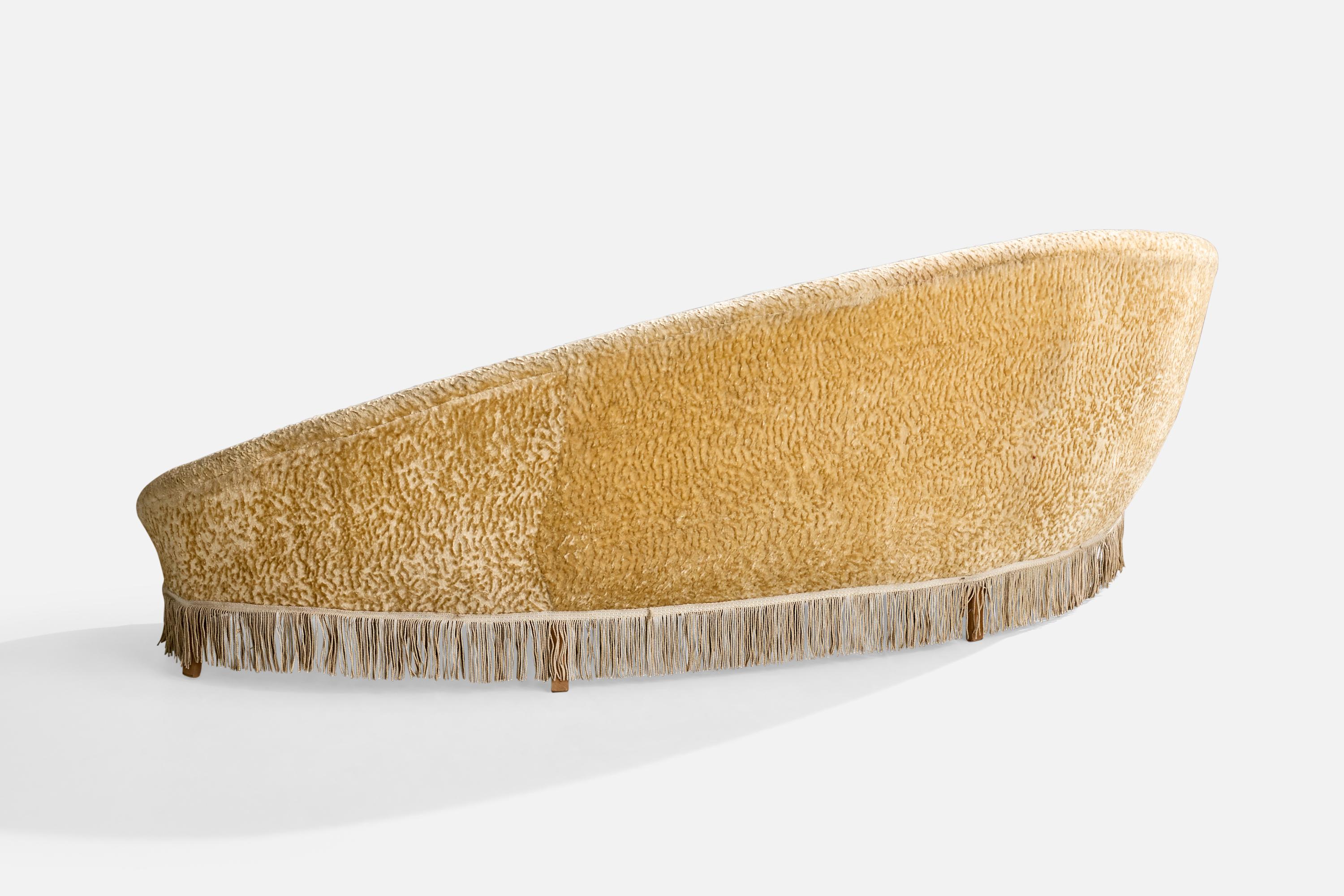 Federico Munari, Curved Sofa, Fabric, Brass, Italy, 1950s In Good Condition For Sale In High Point, NC