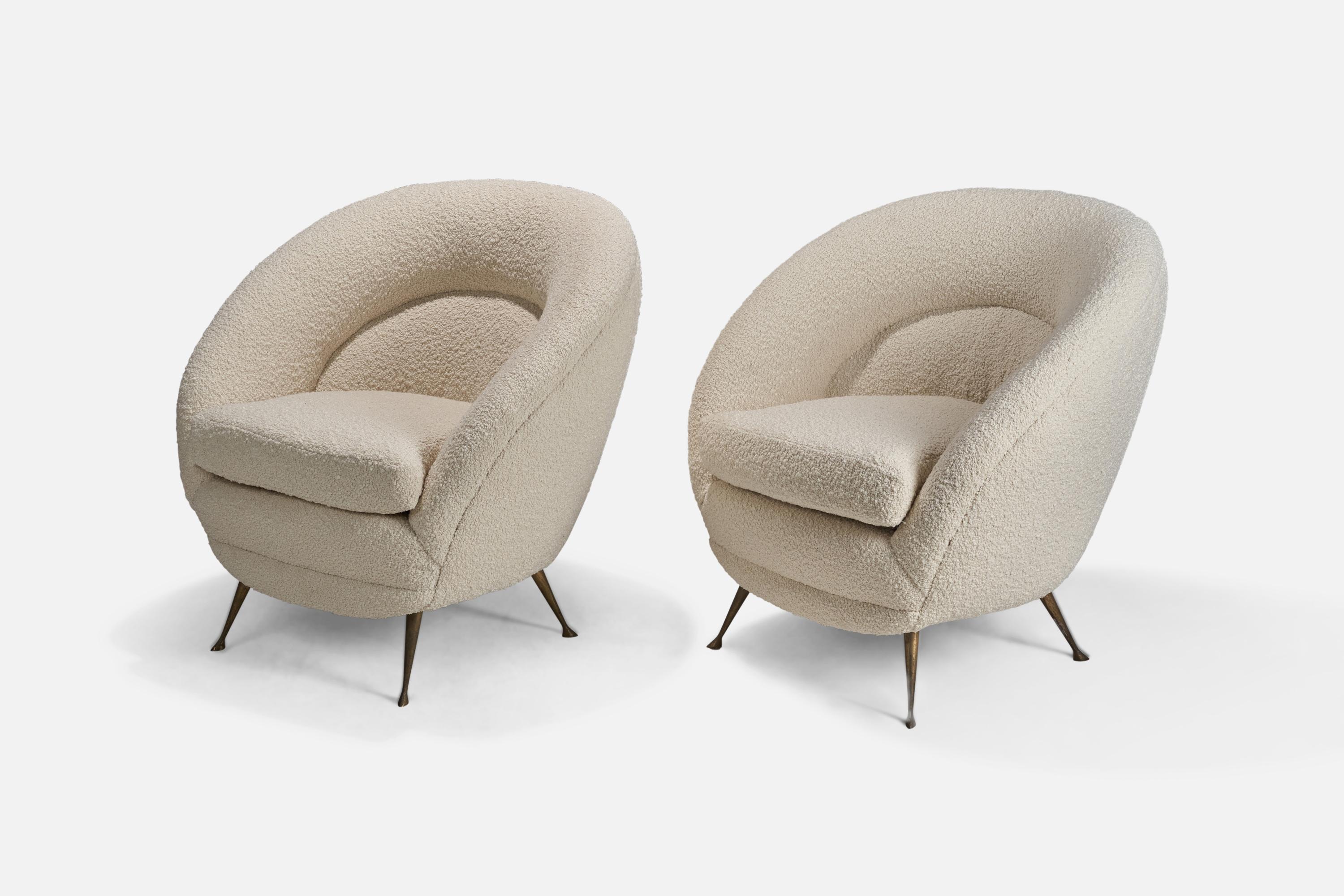 A pair of white bouclé fabric and brass lounge chairs designed by Federico Munari and produced by ISA Bergamo, Italy, 1950s.