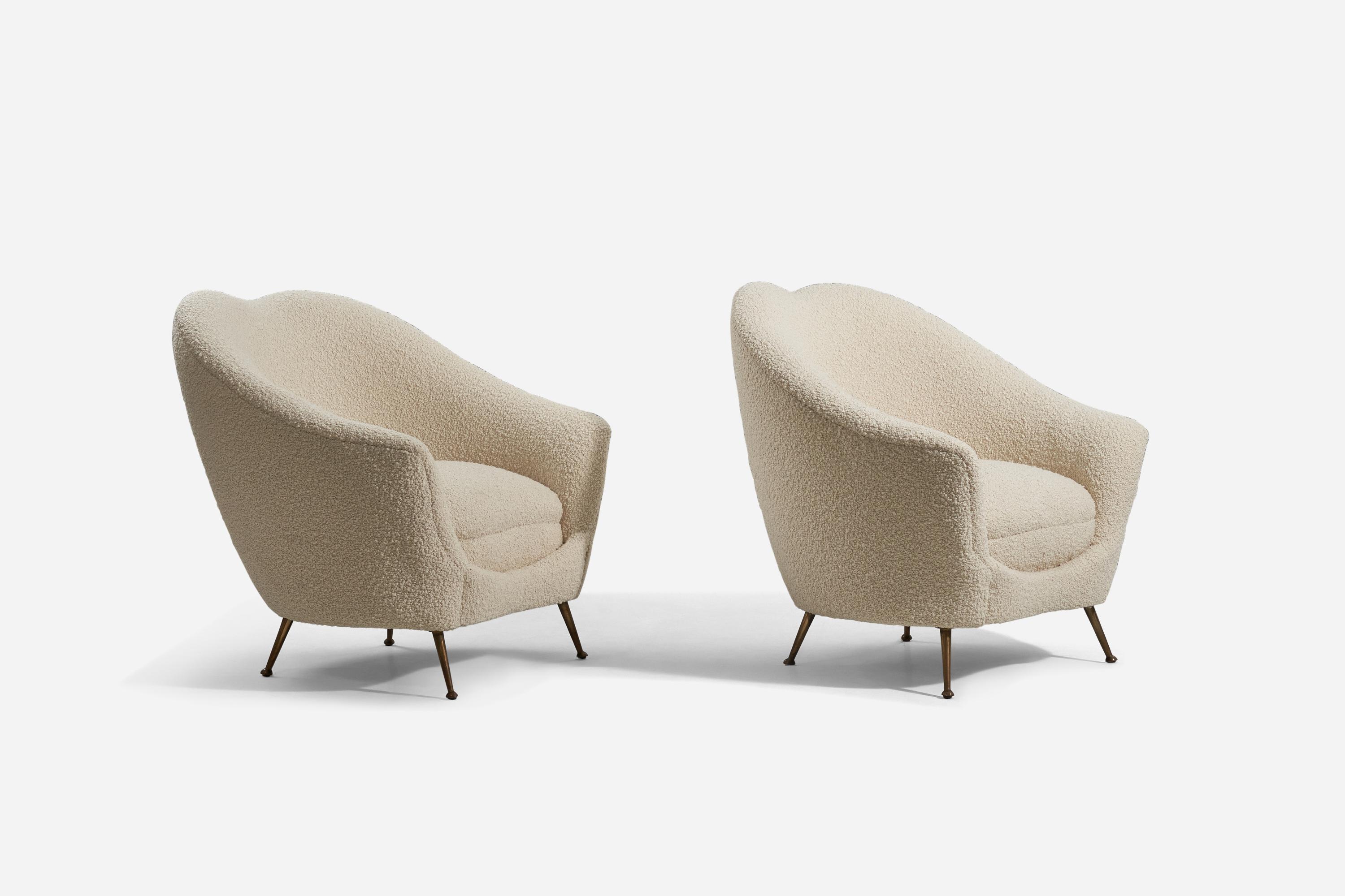 A pair of white fabric and brass lounge chairs designed and produced by Federico Munari, Italy, 1950s.