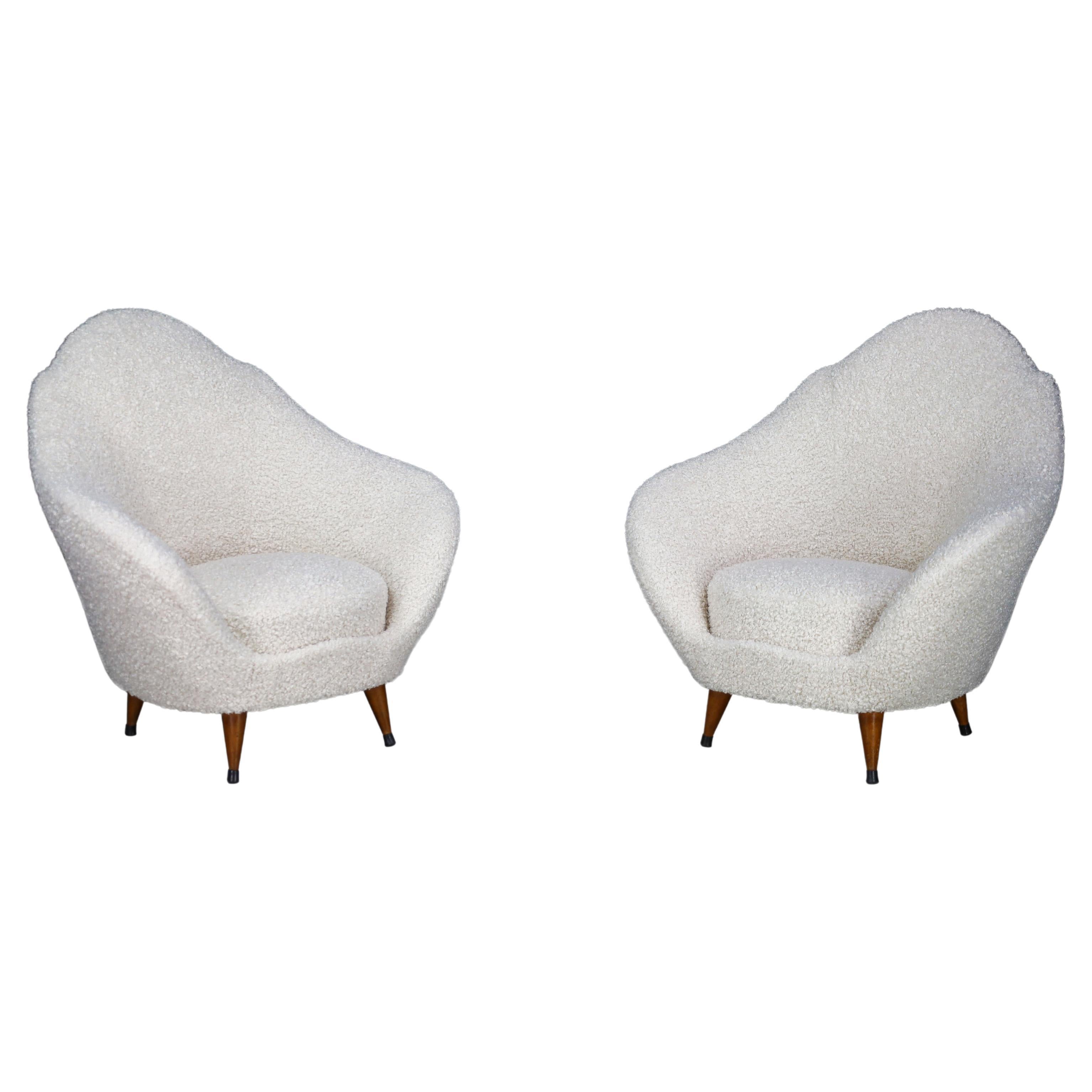 Federico Munari Lounge Chairs with Conical Feet and Teddy Upholstery, Italy 1940 For Sale