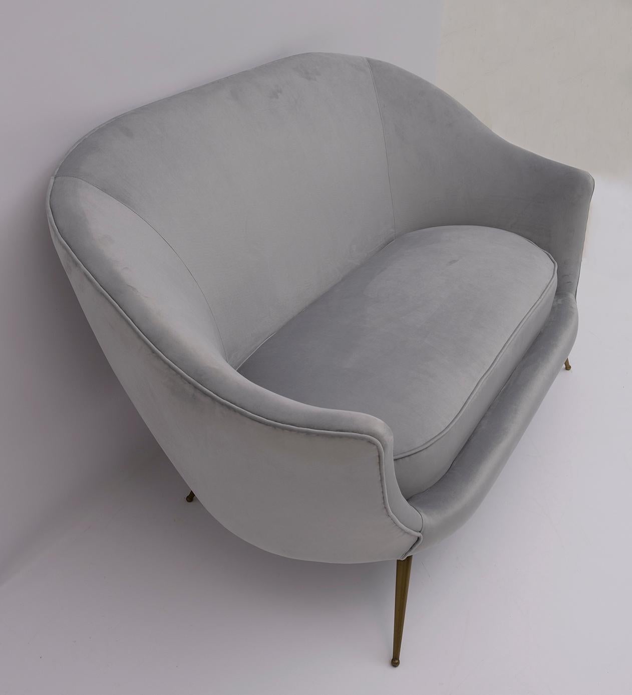 Milieu du XXe siècle Canapé incurvé et deux fauteuils italiens Federico Munari, de style mi-siècle moderne, années 1950 en vente