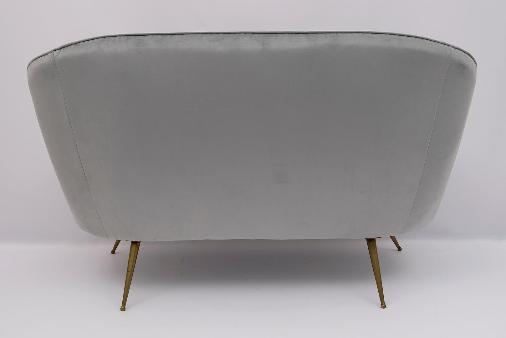 Mid-20th Century Federico Munari Mid-Century Modern Italian Curved Velvet Sofa, 1950s For Sale