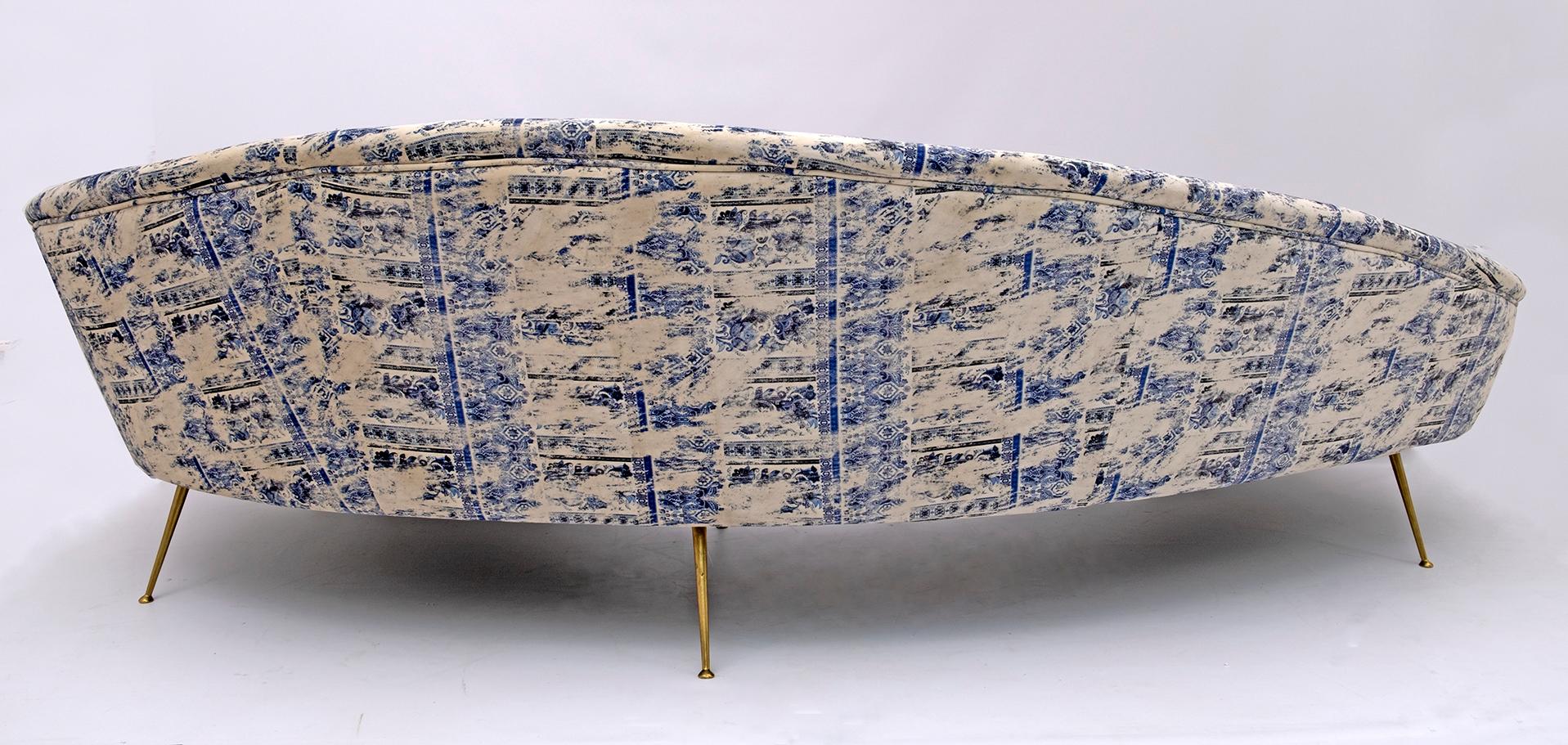 Federico Munari Mid-Century Modern Italian Velvet Curved Sofa, 1950s 7