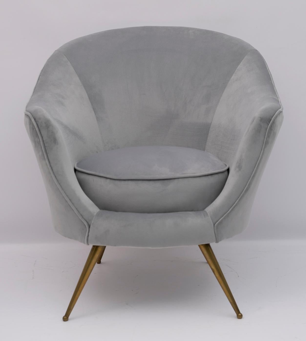 Mid-Century Modern Deux fauteuils en velours italien de style mi-sicle moderne Federico Munari, annes 1950 en vente