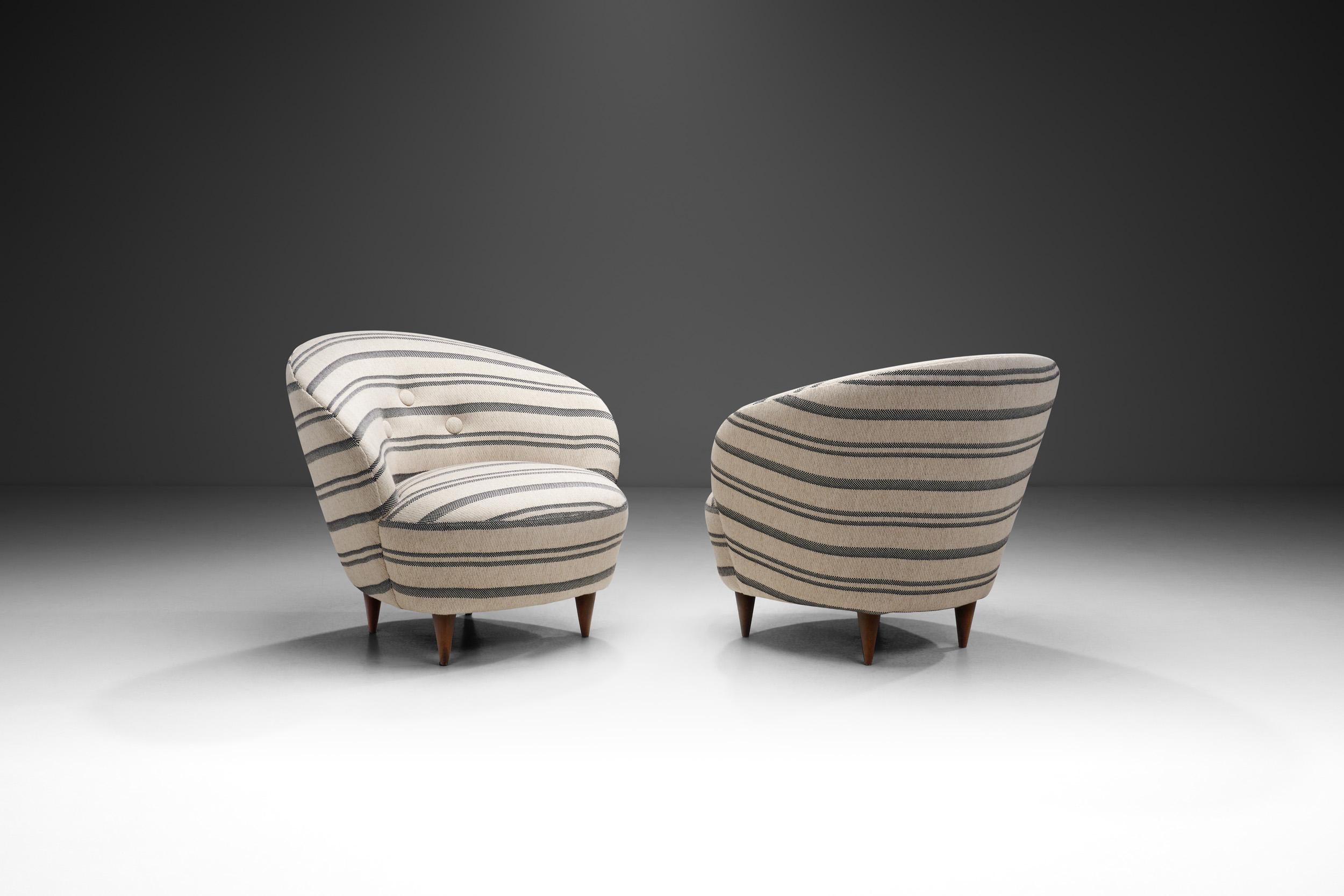 Mid-Century Modern Federico Munari Paire de fauteuils The Moderns, Italie 1950s en vente