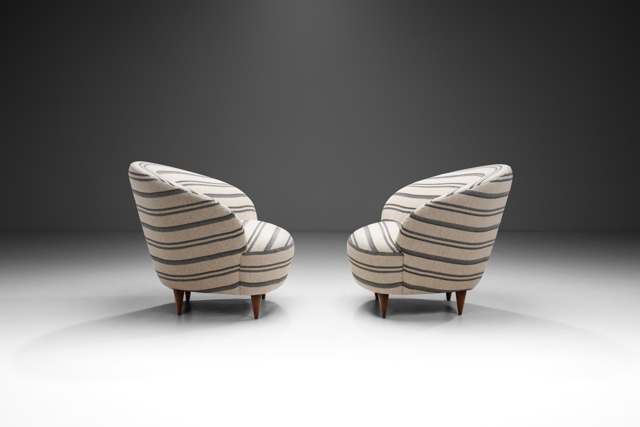 Italian Federico Munari Mid-Century Modern Pair of Easy Chairs, Italy 1950s For Sale