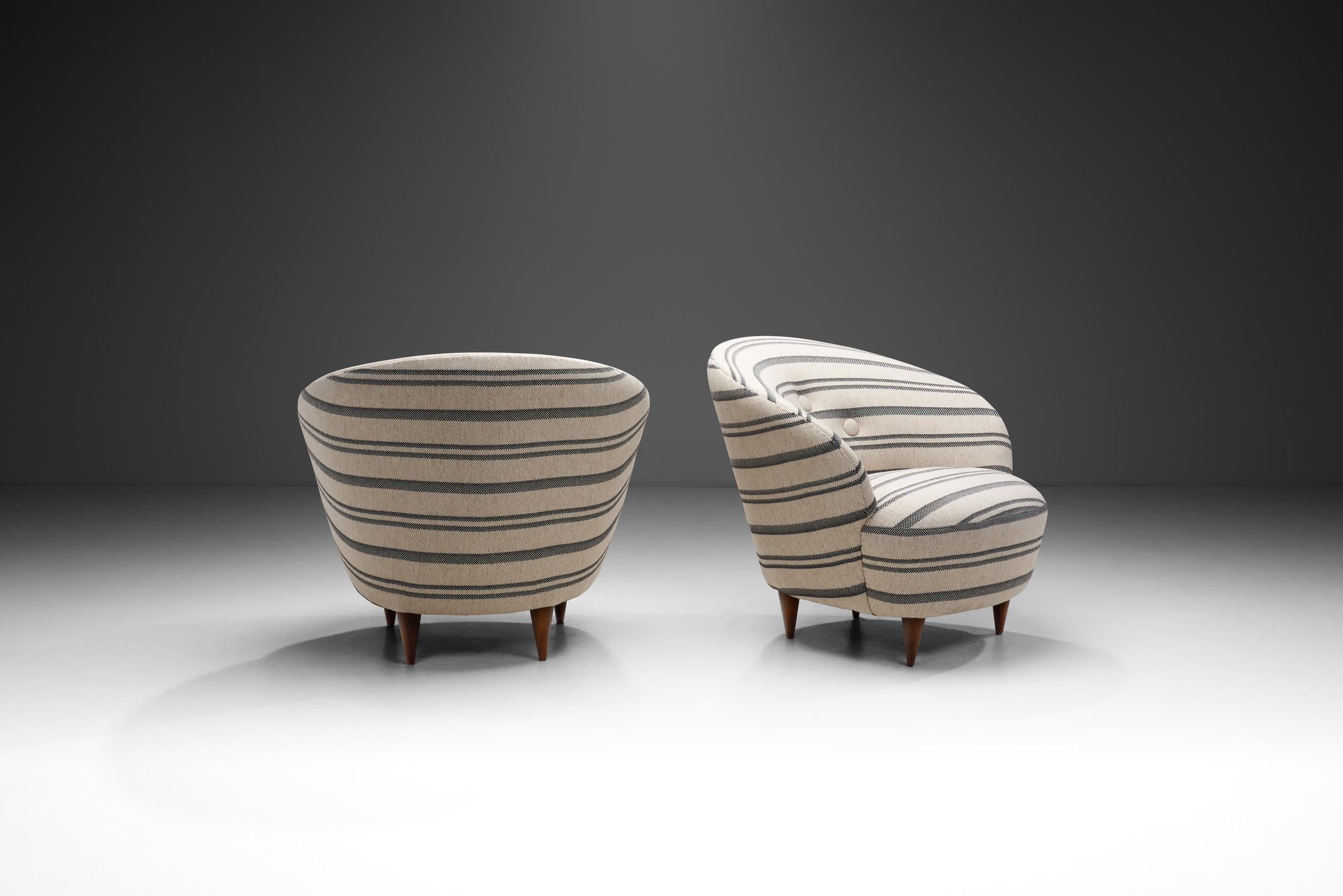 Federico Munari Paire de fauteuils The Moderns, Italie 1950s Bon état - En vente à Utrecht, NL