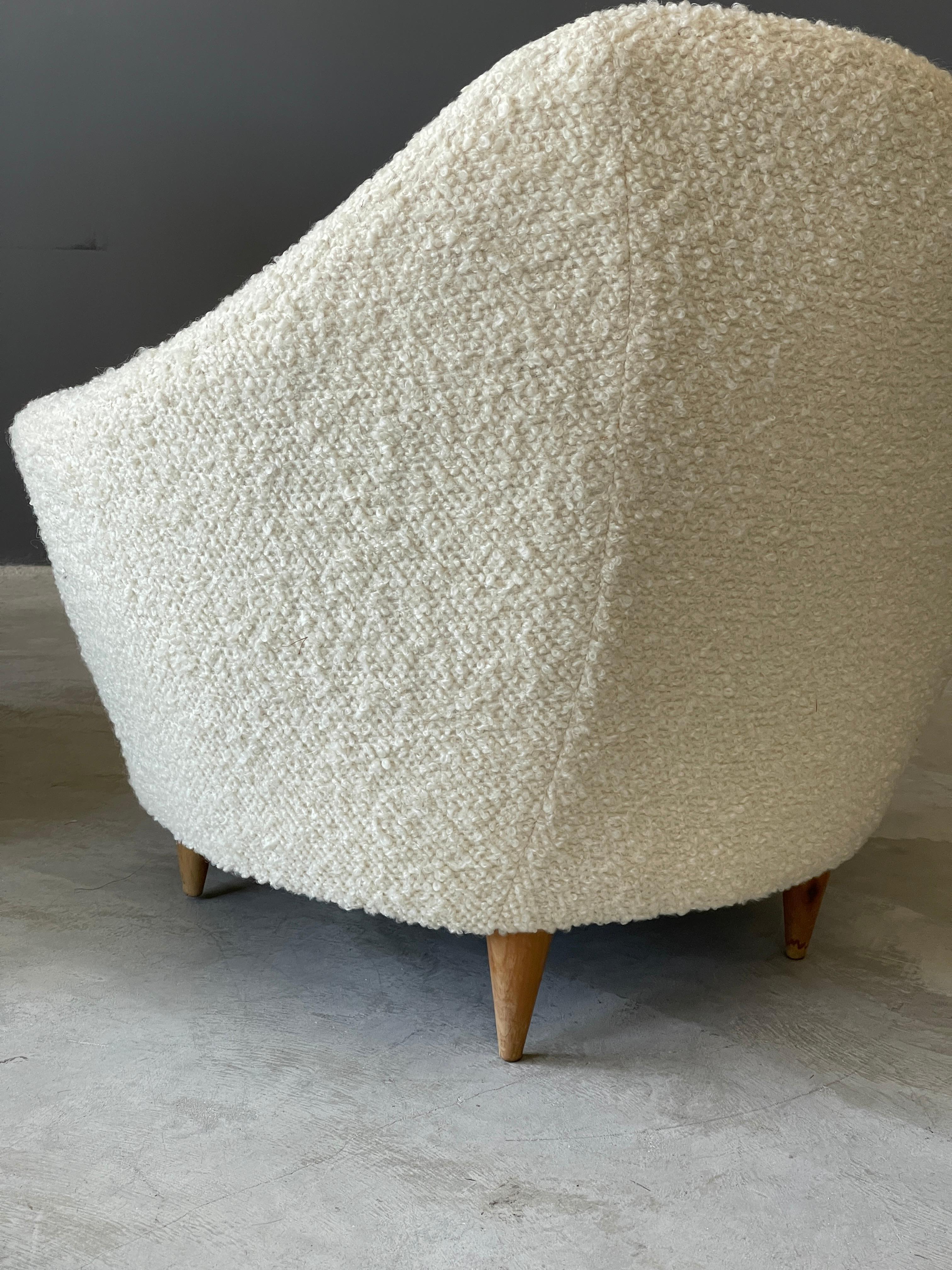 Federico Munari, Organic Lounge Chairs, Wood, White Bouclé Fabric, Italy, 1950s 4