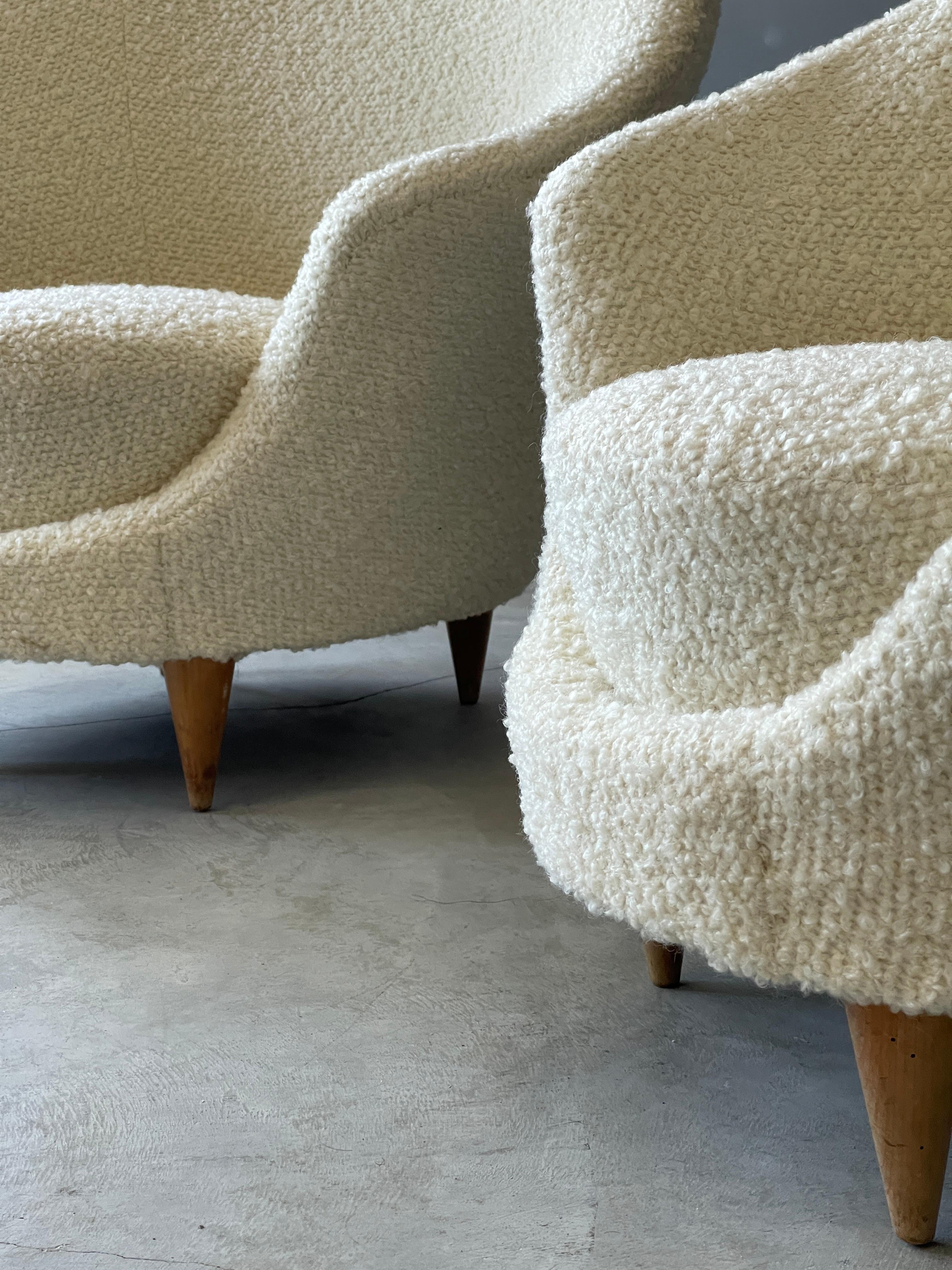 Federico Munari, Organic Lounge Chairs, Wood, White Bouclé Fabric, Italy, 1950s In Good Condition In High Point, NC