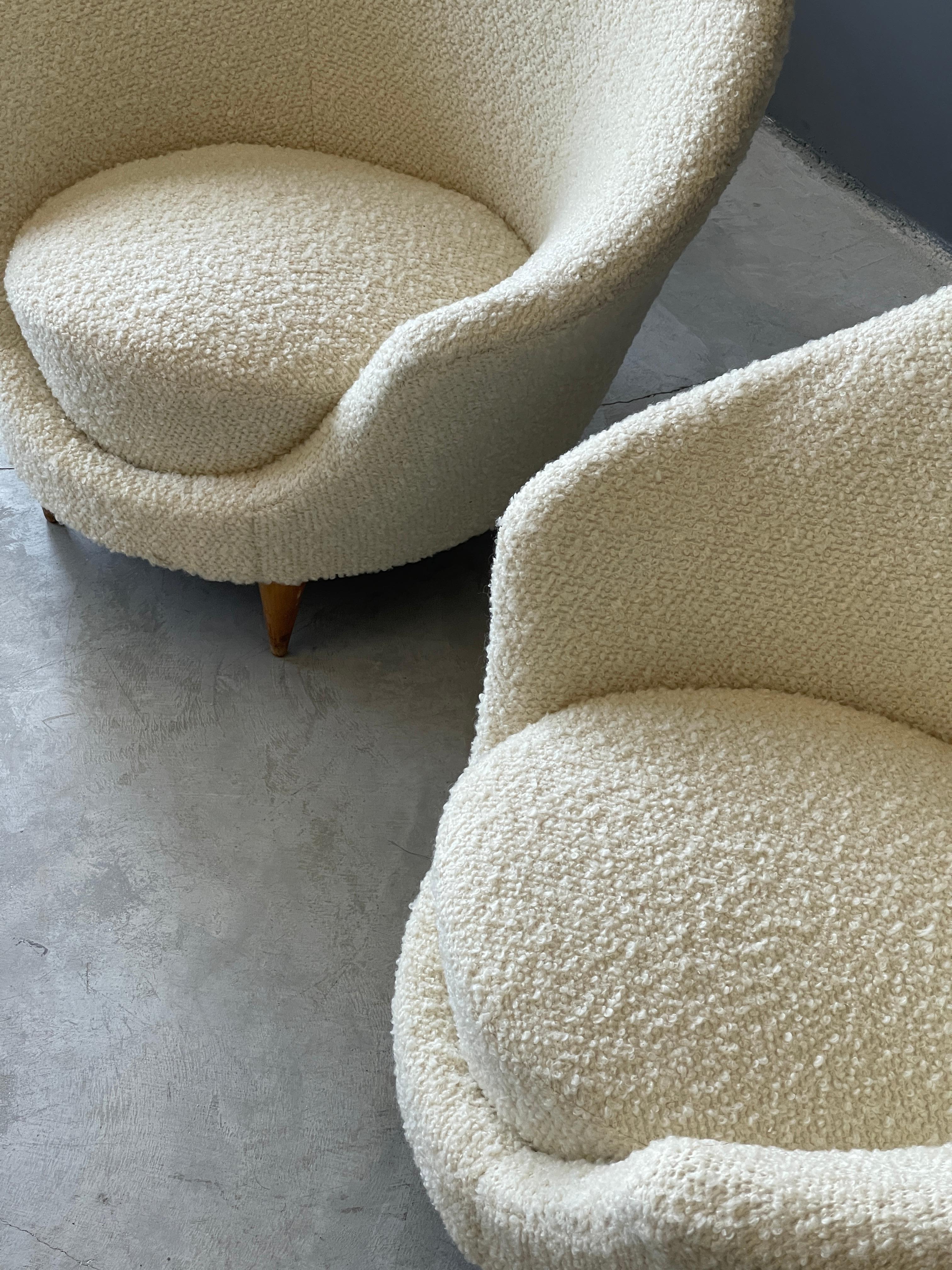 Mid-20th Century Federico Munari, Organic Lounge Chairs, Wood, White Bouclé Fabric, Italy, 1950s