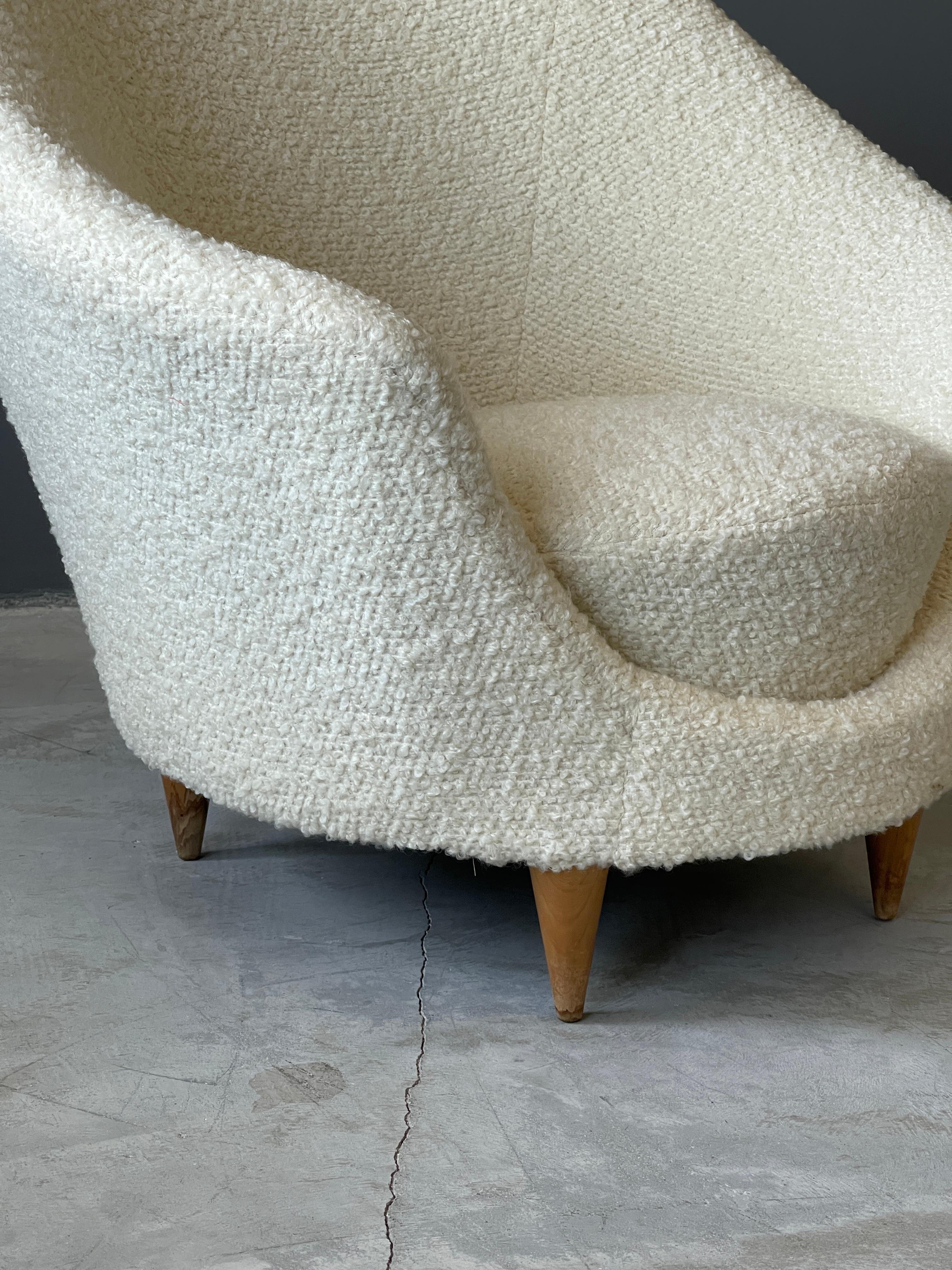 Federico Munari, Organic Lounge Chairs, Wood, White Bouclé Fabric, Italy, 1950s 1