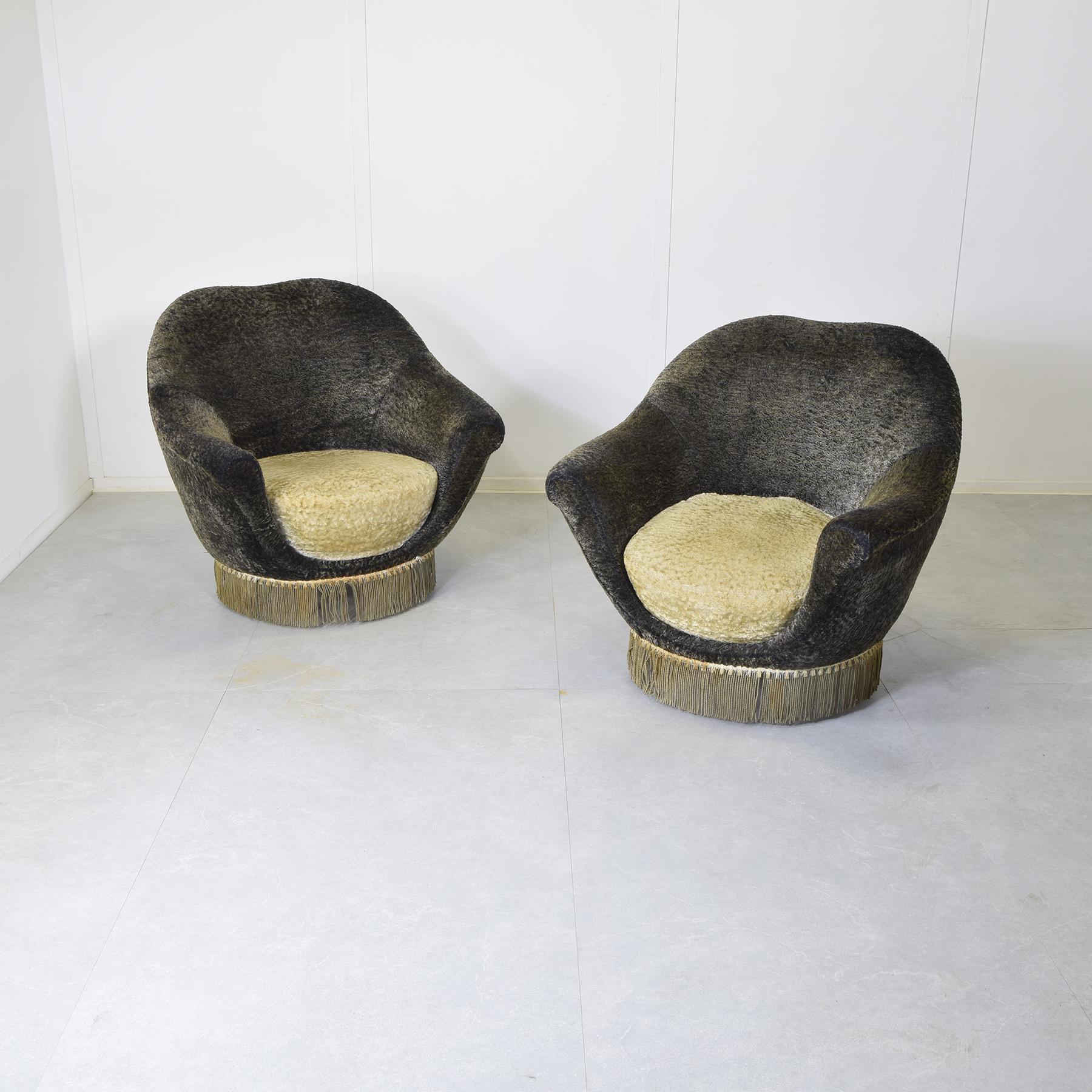 Magnifique paire de fauteuils iconiques au design intemporel de Federico Munari des années 1950, en très bon état.

Lorsque vous achetez des produits de design vintage sur notre site, le coût comprend un emballage sécurisé et soigné. Chaque article