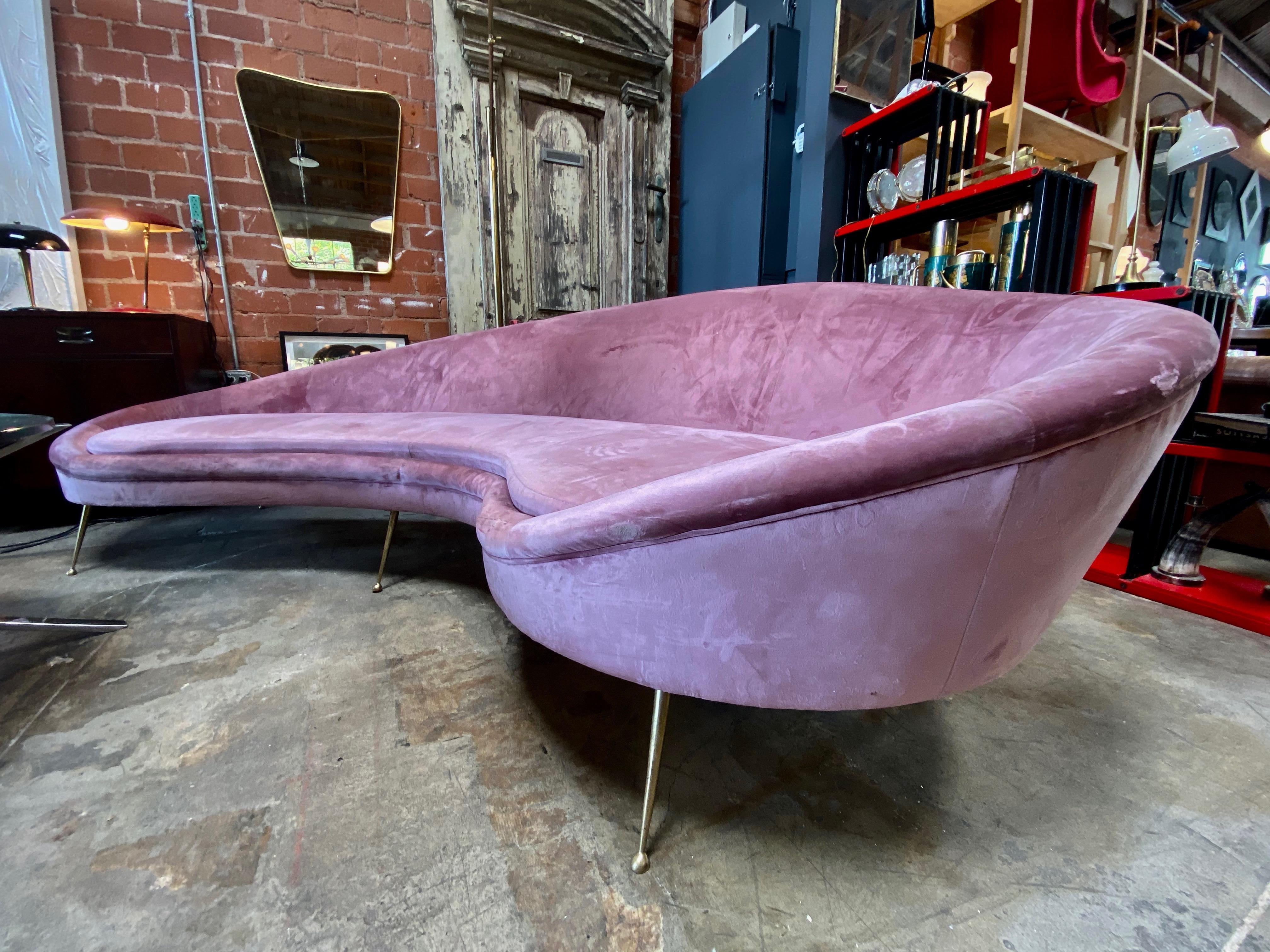 Federico Munari StyIe Italian Velvet Upholstered Curved Sofa with Brass Legs In Good Condition In Los Angeles, CA