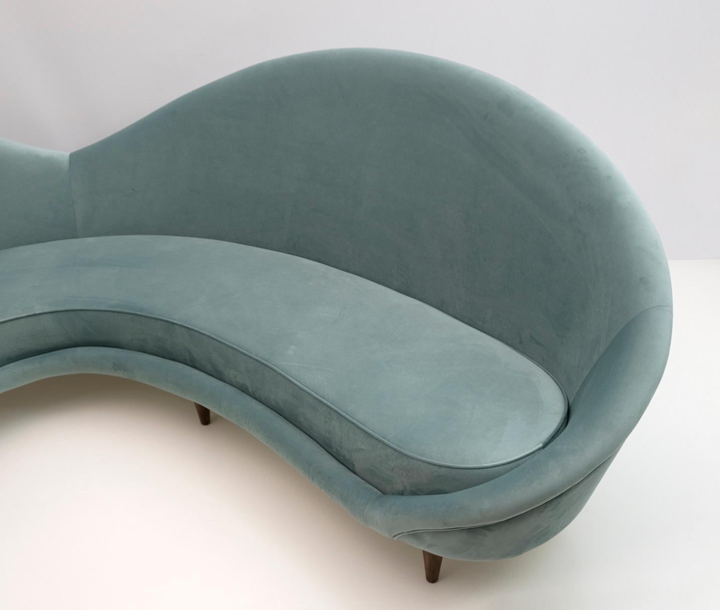 Mid-20th Century Federico Munari Style Mid Century Modern Italian Velvet Curved Sofa For Sale
