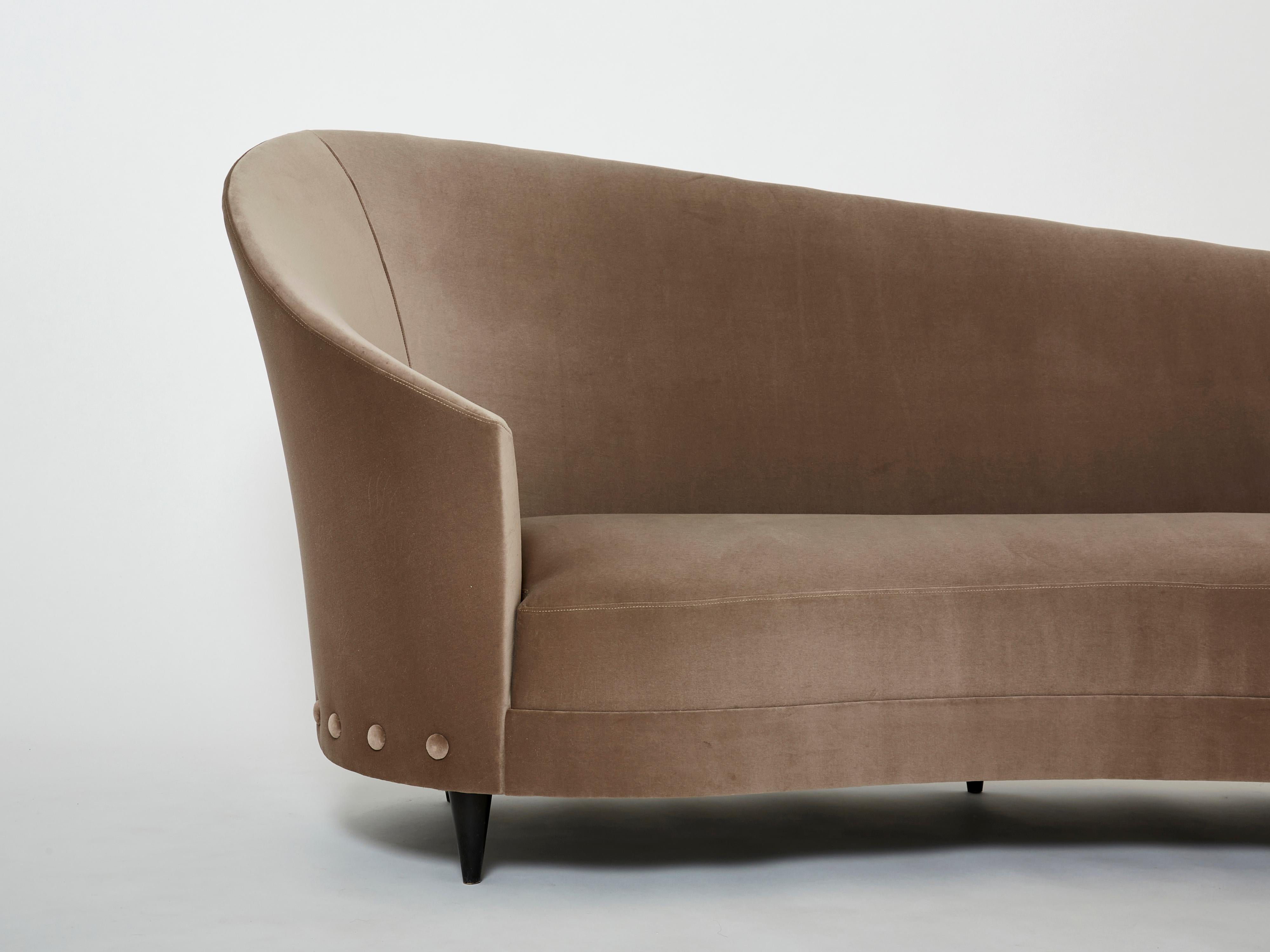 Mid-Century Modern Federico Munari Velvet Rounded Meridienne Sofa, 1960s For Sale