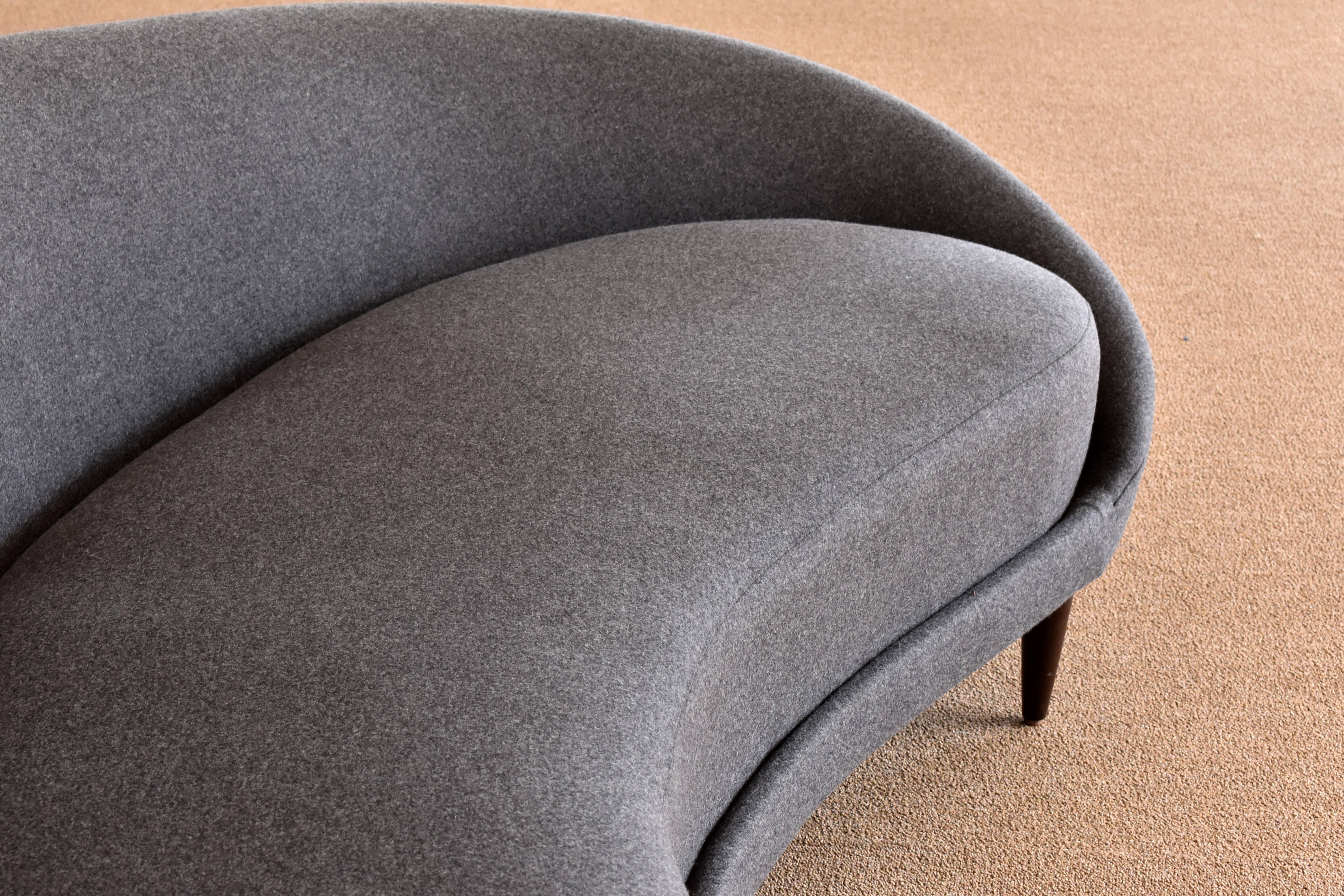 Federico Munari, Organic / Curved Sofa, Grey Wool Fabric, Italy, 1950s In Good Condition In High Point, NC